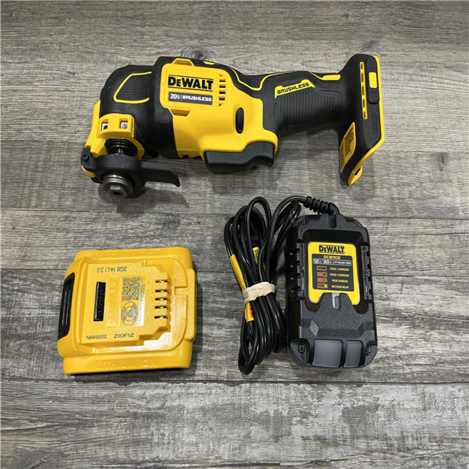 AS-IS DEWALT ATOMIC 20V MAX Cordless Brushless Oscillating Multi Tool Kit