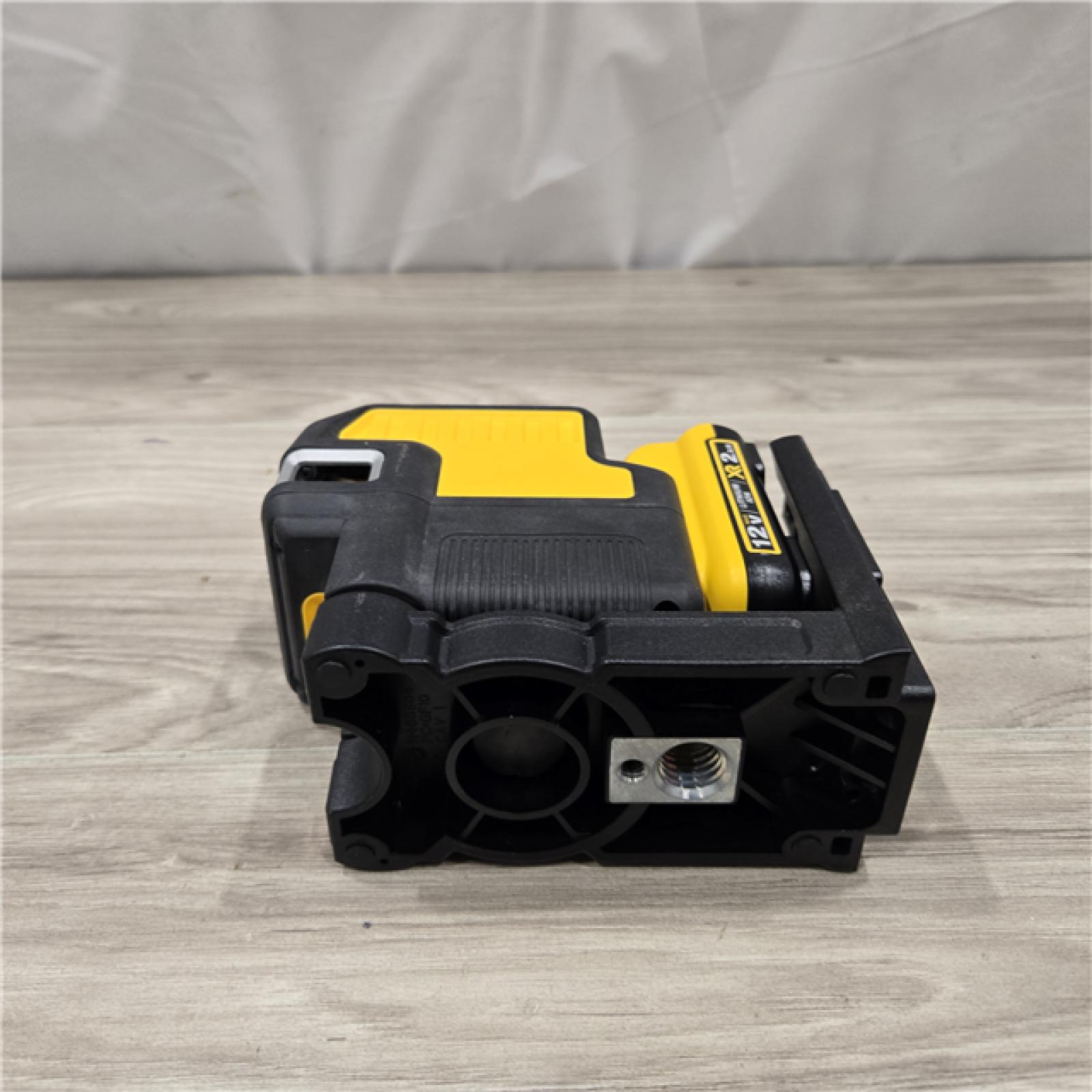 AS-IS DEWALT 12V MAX 100 ft. Green Self-Leveling 5-Spot & Cross Line Laser