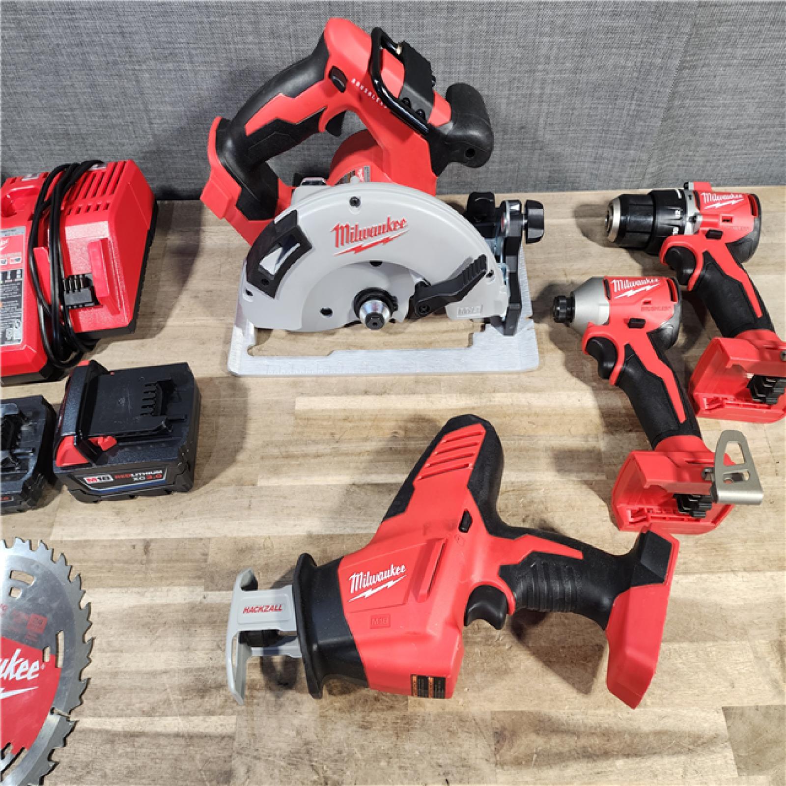 HOUSTON LOCATION - AS-IS MILWAUKEE 4 TOOL COMBO KIT W/ (2) BATTERY & CHARGER