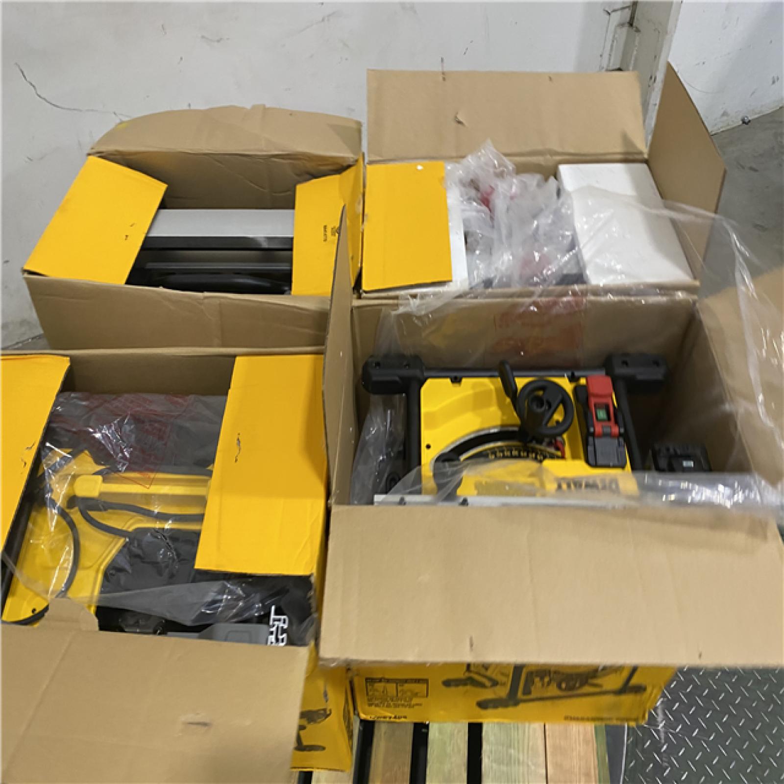 Dallas Location - As-Is DEWALT 15 Amp Corded 8-1/4 in. Compact Portable Jobsite Tablesaw (Lot Of 4)