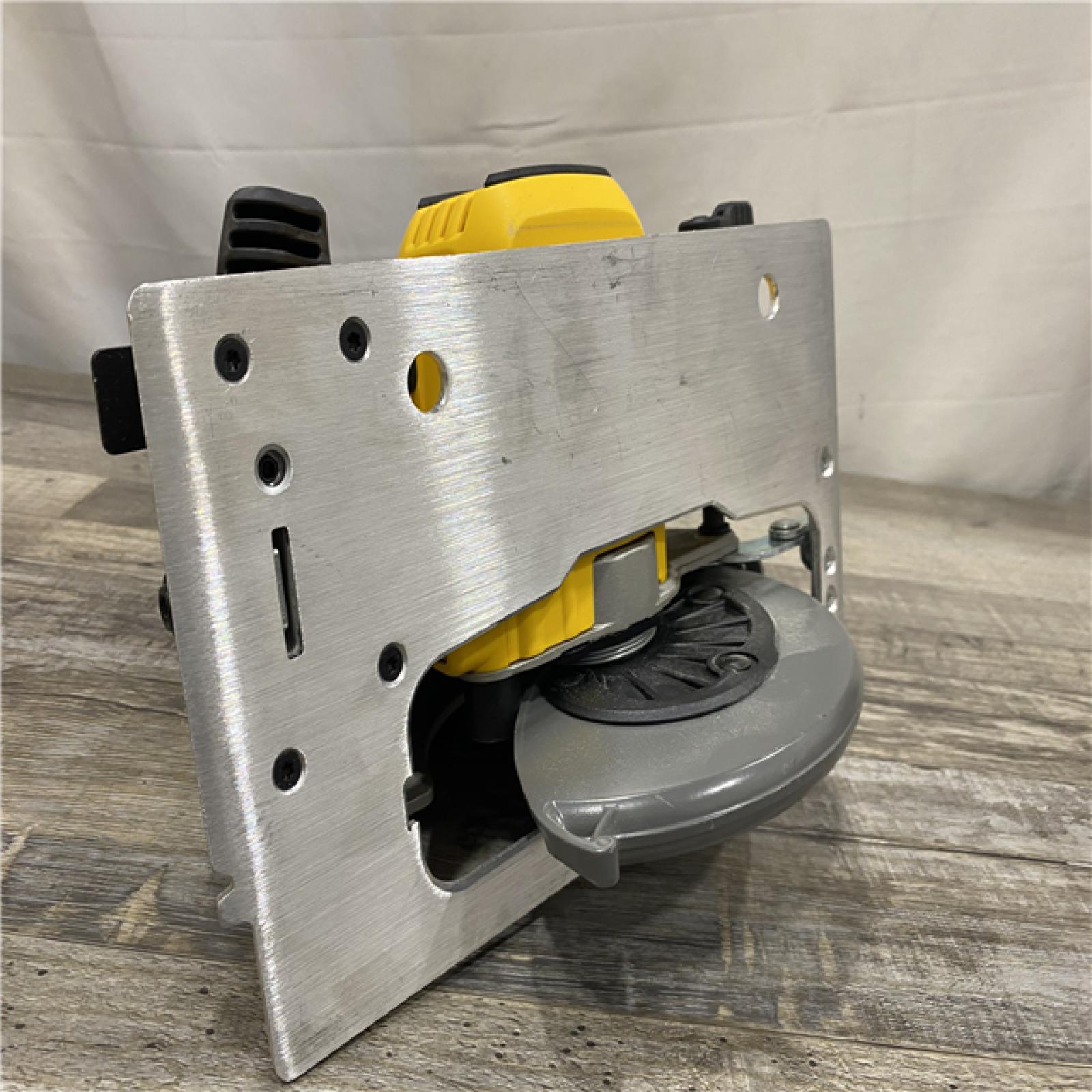 AS-IS DEWALT 20-Volt MAX 7-1/4 in. Cordless Circular Saw (Tool Only)