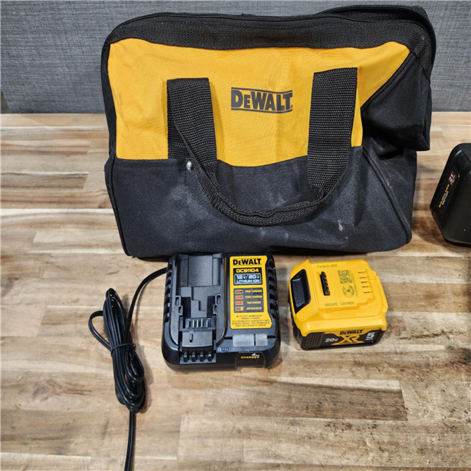 HOUSTON LOCATION - AS-IS DEWALT 20-Volt 21° Cordless Framing Nailer W/ BATTERY & CHARGER