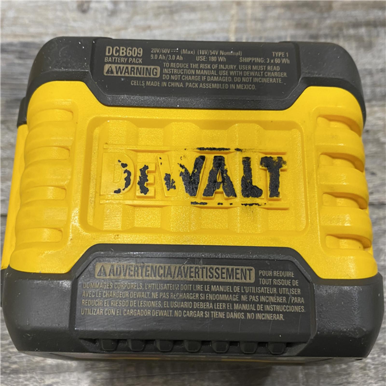 AS-IS DEWALT 20V/60V MAX FLEXVOLT Lithium-Ion 9.0Ah Battery and Charger Starter Kit
