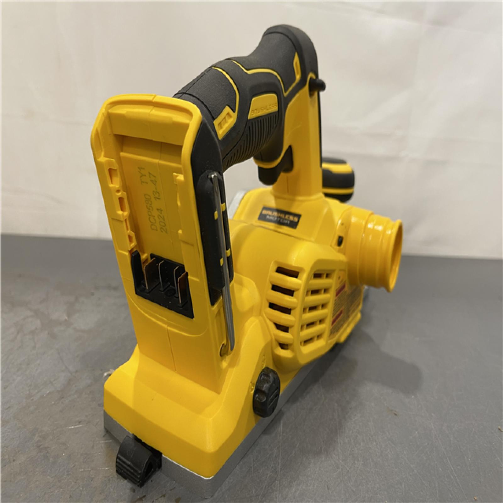 AS-IS - DEWALT 20V MAX XR Cordless Brushless 3-1/4 in. Planer