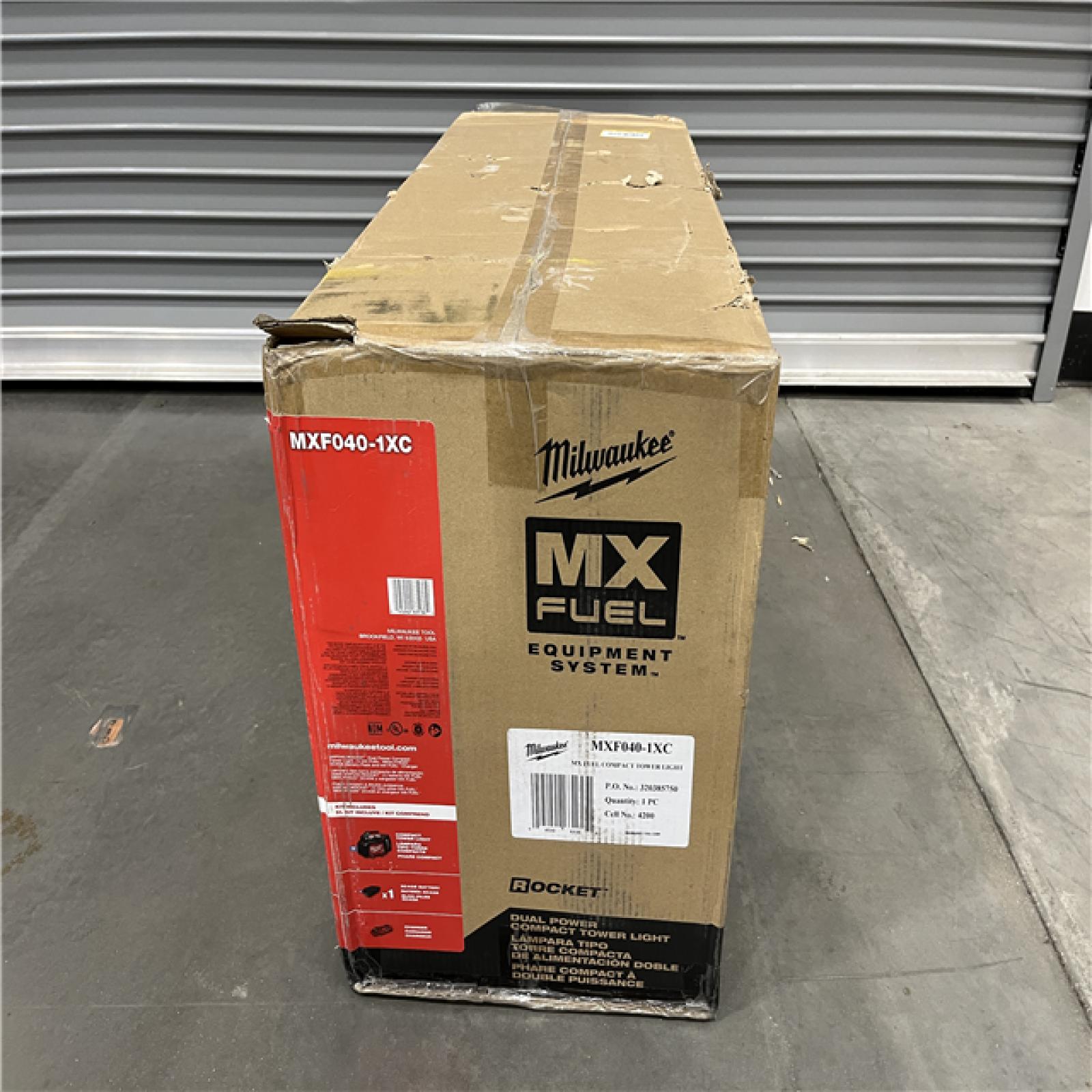 NEW - Milwaukee MX FUEL ROCKET Dual Power Compact Tower Light Kit