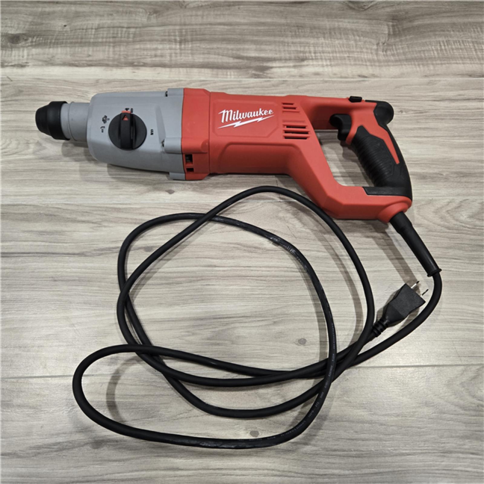 AS-IS Milwaukee 1 in. SDS Plus D-Handle Rotary Handle w/ Case