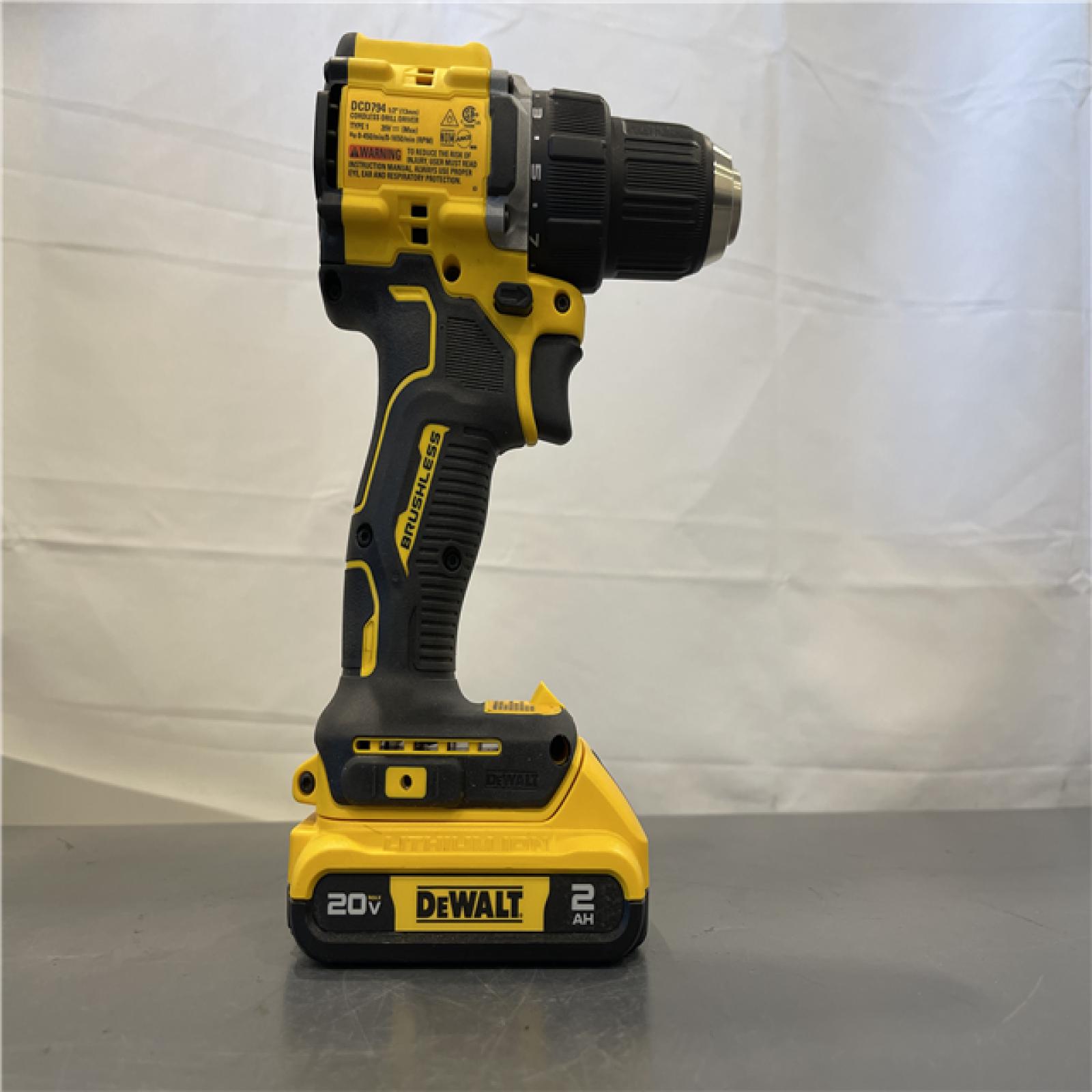 AS-IS - DEWALT ATOMIC COMPACT SERIES 20V MAX* Brushless Cordless 1/2 Drill/Driver Kit