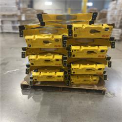 DALLAS LOCATION - WERNER 4ft Type I Fiberglass Step Ladder with Shelf PALLET-(15 UNITS)