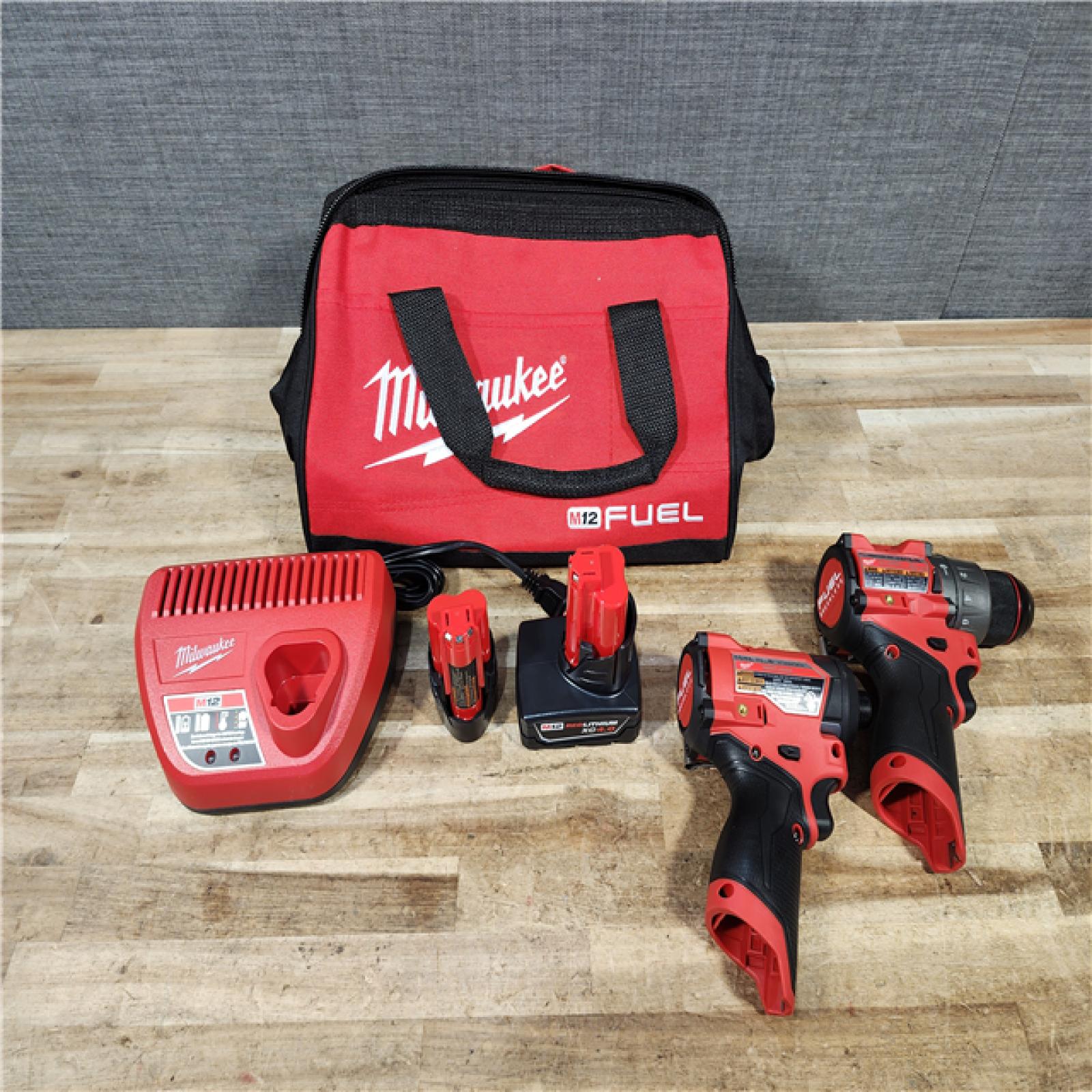 HOUSTON LOCATION - AS - IS Milwaukee 2 Tool Combo Kit W/ (2) Battery & Charger