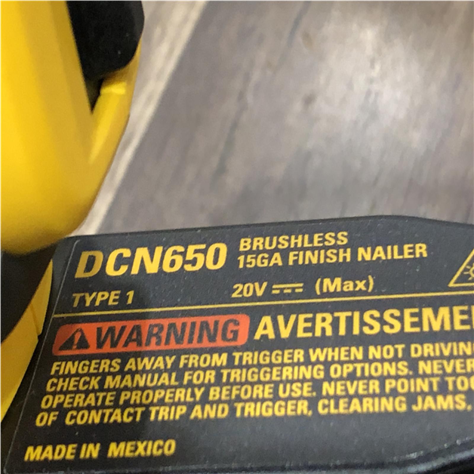 AS-IS DEWALT 20V MAX XR Lithium-Ion Cordless 2-1/2 in. 15-Gauge Finish Nailer Kit