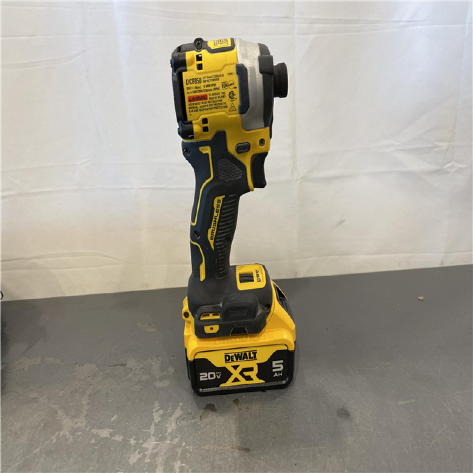 AS-IS - DeWalt ATOMIC 20V MAX Lithium-Ion Cordless 1/4 in. Brushless Impact Driver Kit