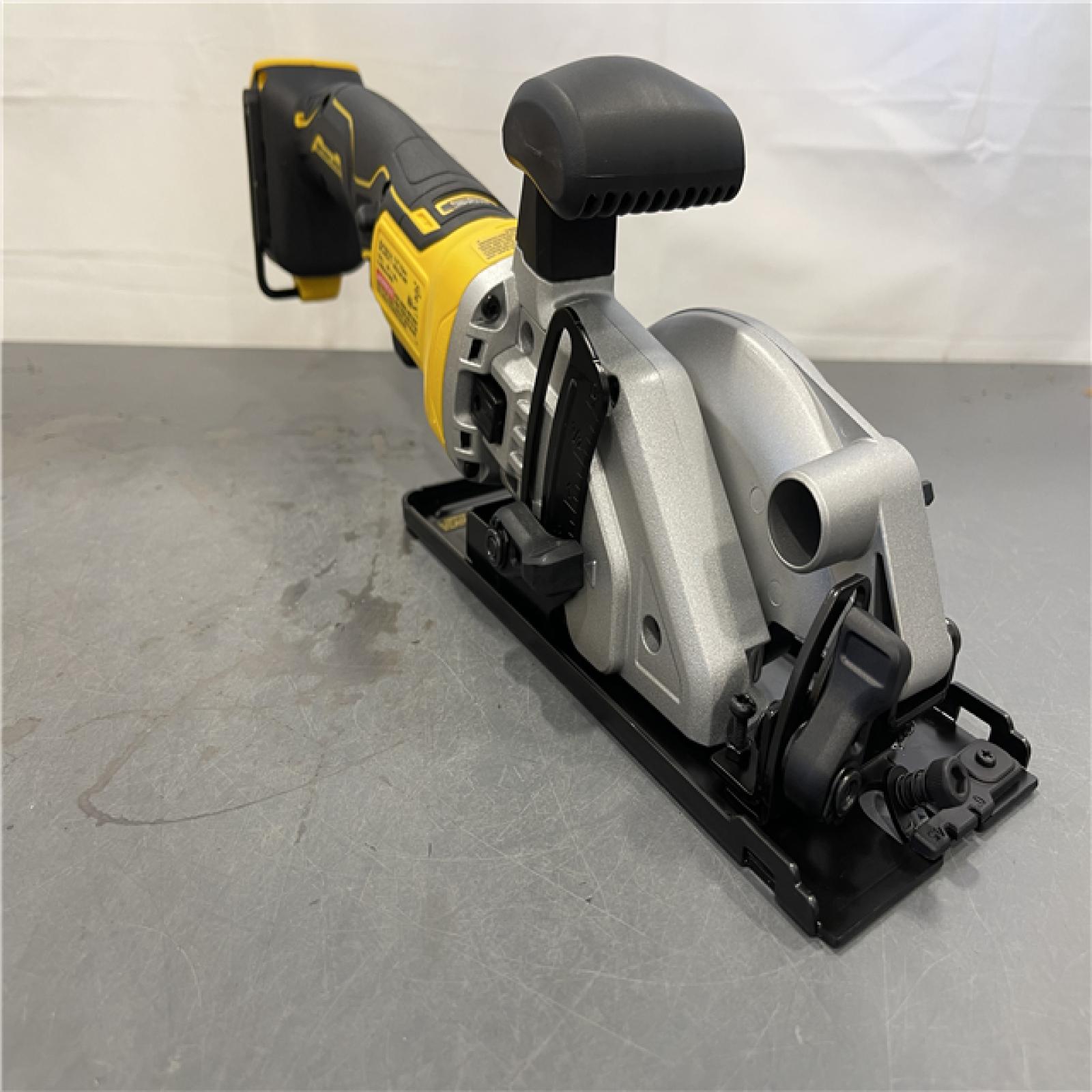 AS-IS - DEWALT ATOMIC 20V MAX Cordless Brushless 4-1/2 in. Circular Saw