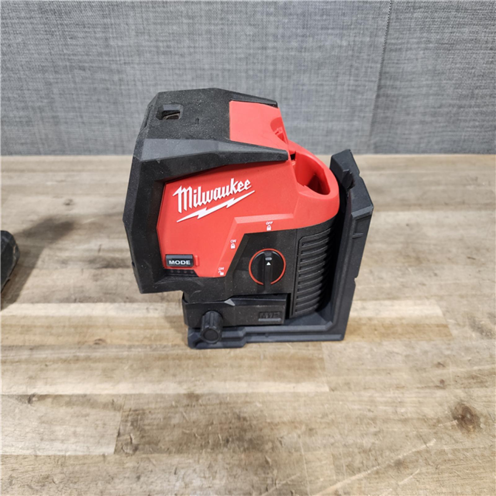 HOUSTON LOCATION - AS-IS Milwaukee Green 125 Ft. Cross Line and Plumb Points Laser Level Kit