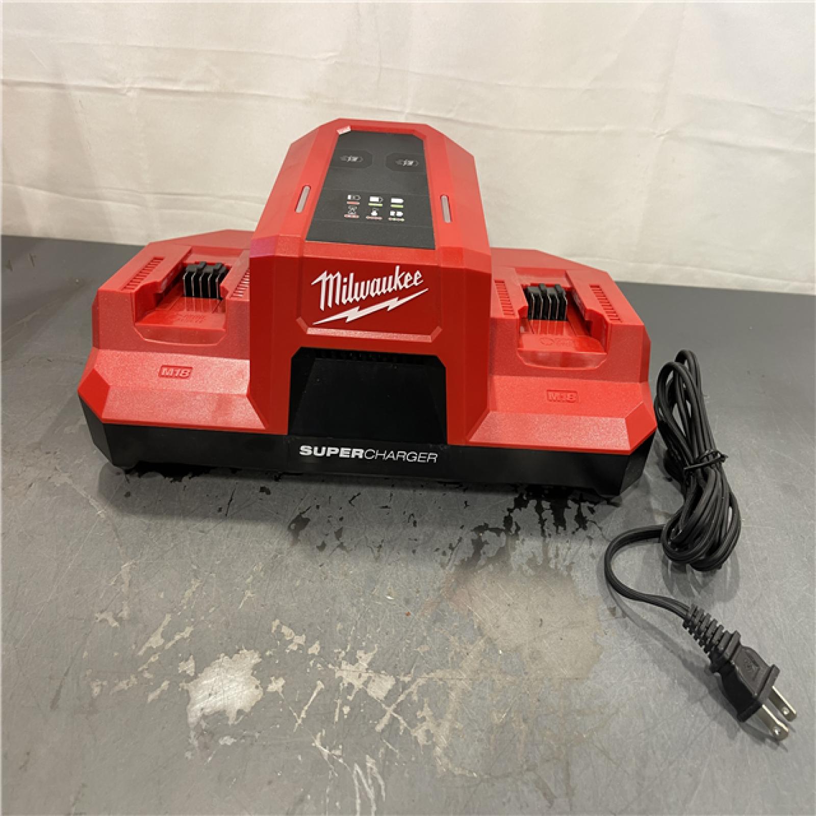 AS-IS - Milwaukee M18 18V Dual Bay Simultaneous Super Charger