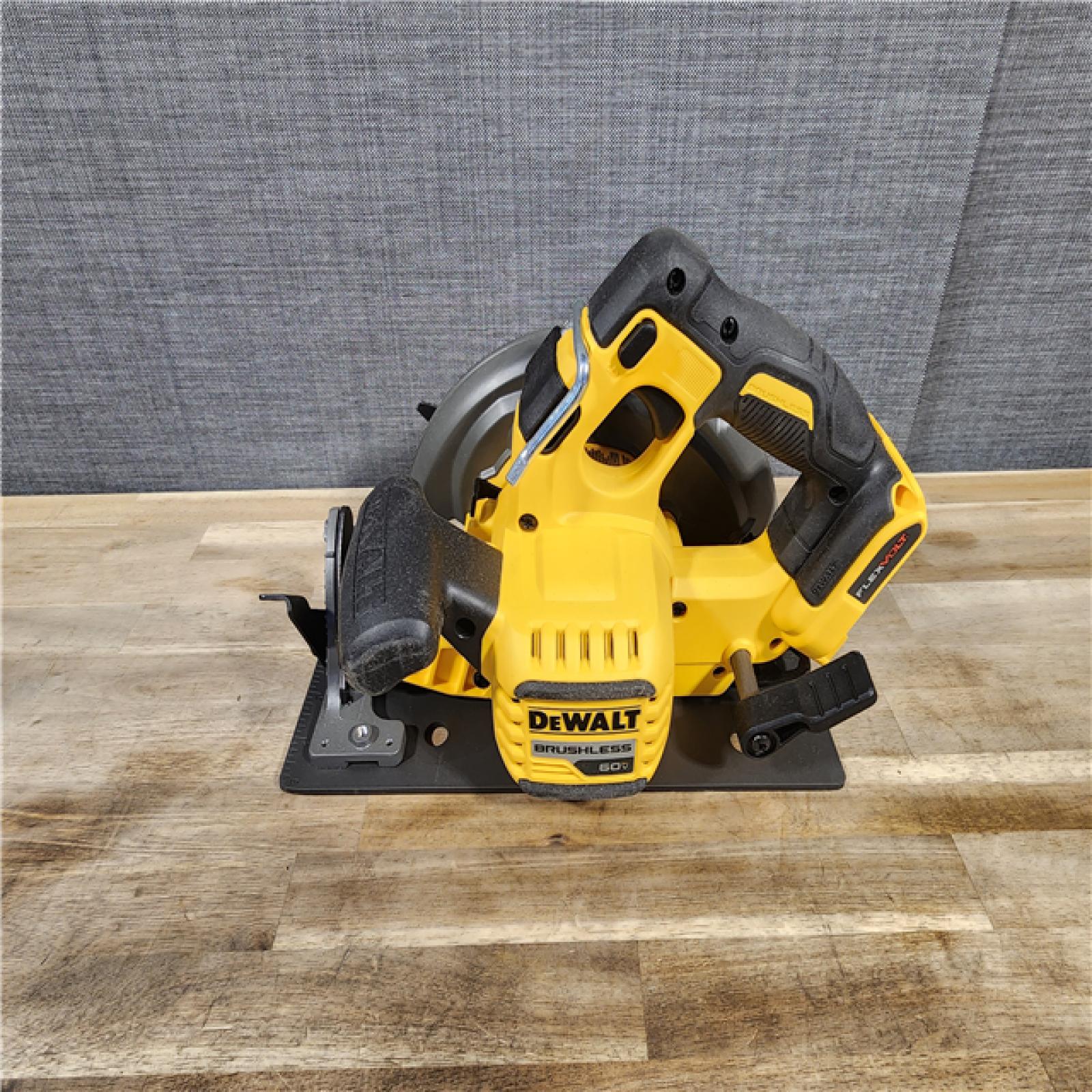 HOUSTON LOCATION - AS-IS DeWALT Flexvolt Max 7-1/4  60V Brushless Circular Saw DCS578B (Bare Tool)