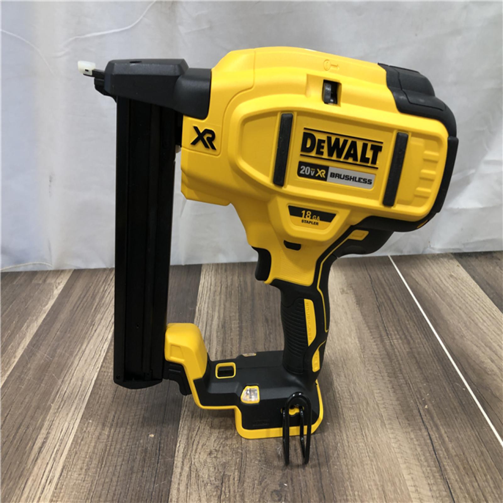 AS-IS DEWALT 20V MAX XR Lithium-Ion Cordless 18-Gauge Narrow Crown Stapler Kit