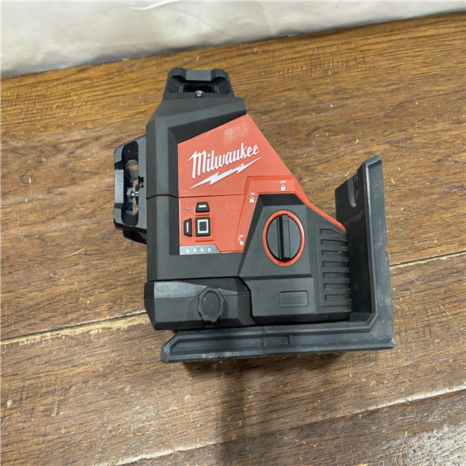 AS-IS Milwaukee-3632-21 M12 Green Beam Laser 360Â° 3-Plane Kit