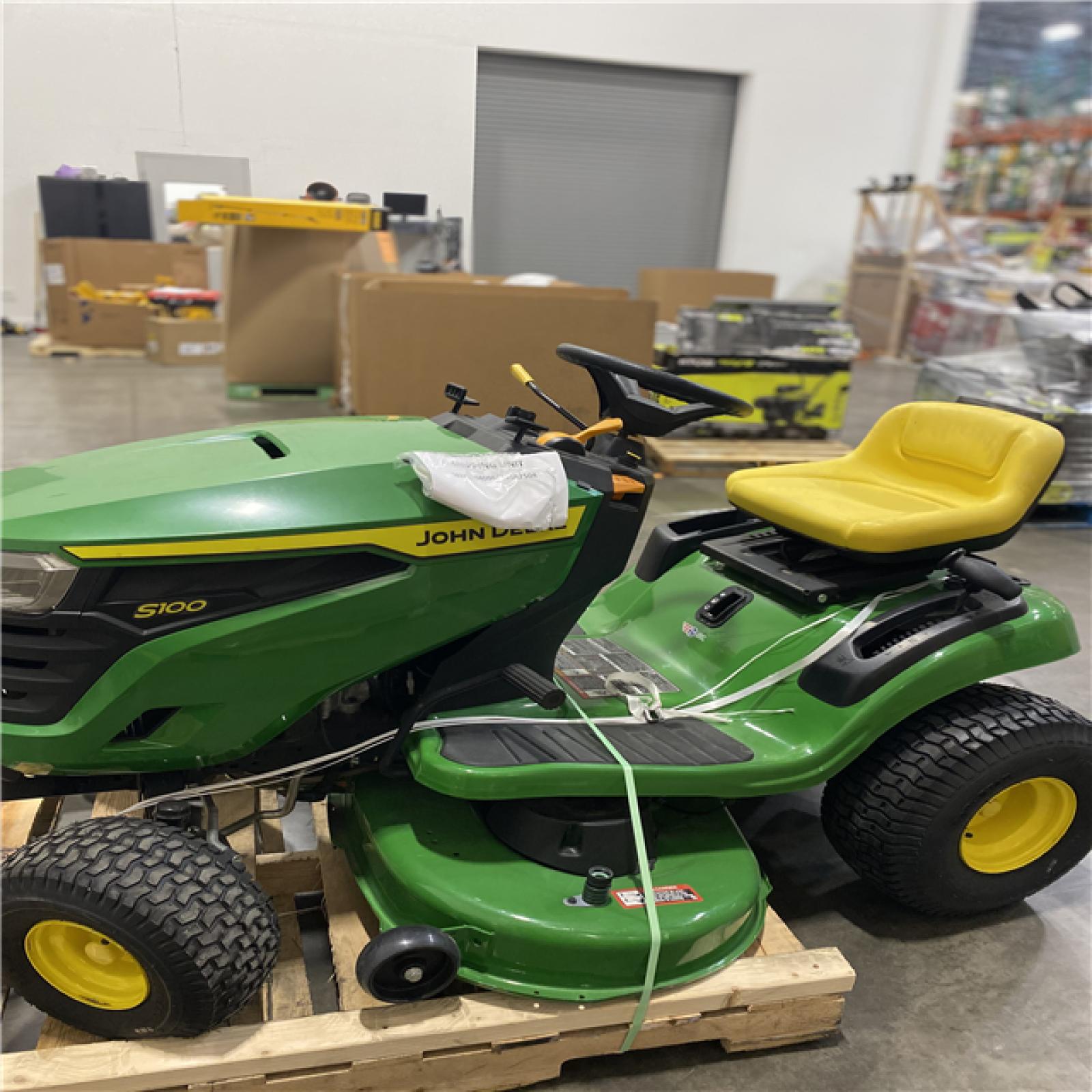 Dallas Location - As-Is John Deere S100 42 in. 17.5 HP Gas Hydrostatic Riding Lawn Mower
