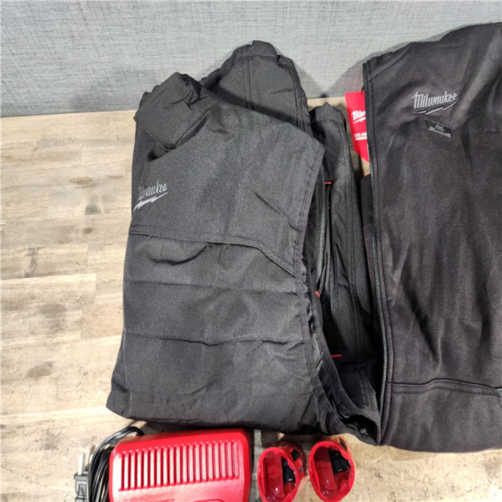 HOUSTON LOCATION - AS-IS MILWAUKEE 2 HEATED CLOTHING COMBO KIT