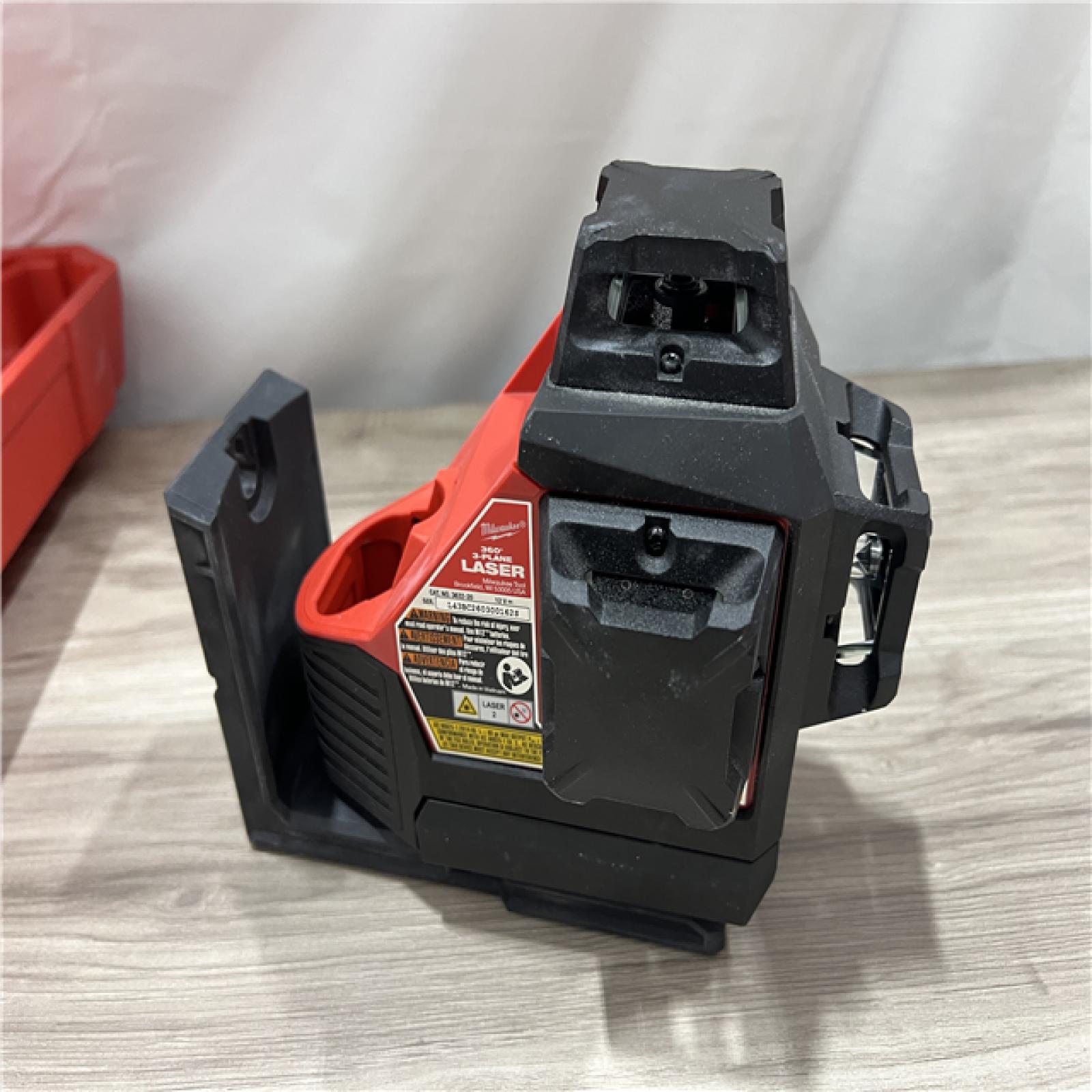 AS-IS Milwaukee 12-Volt Lithium-Ion Cordless Green 250 ft. 3-Plane Laser Level Kit