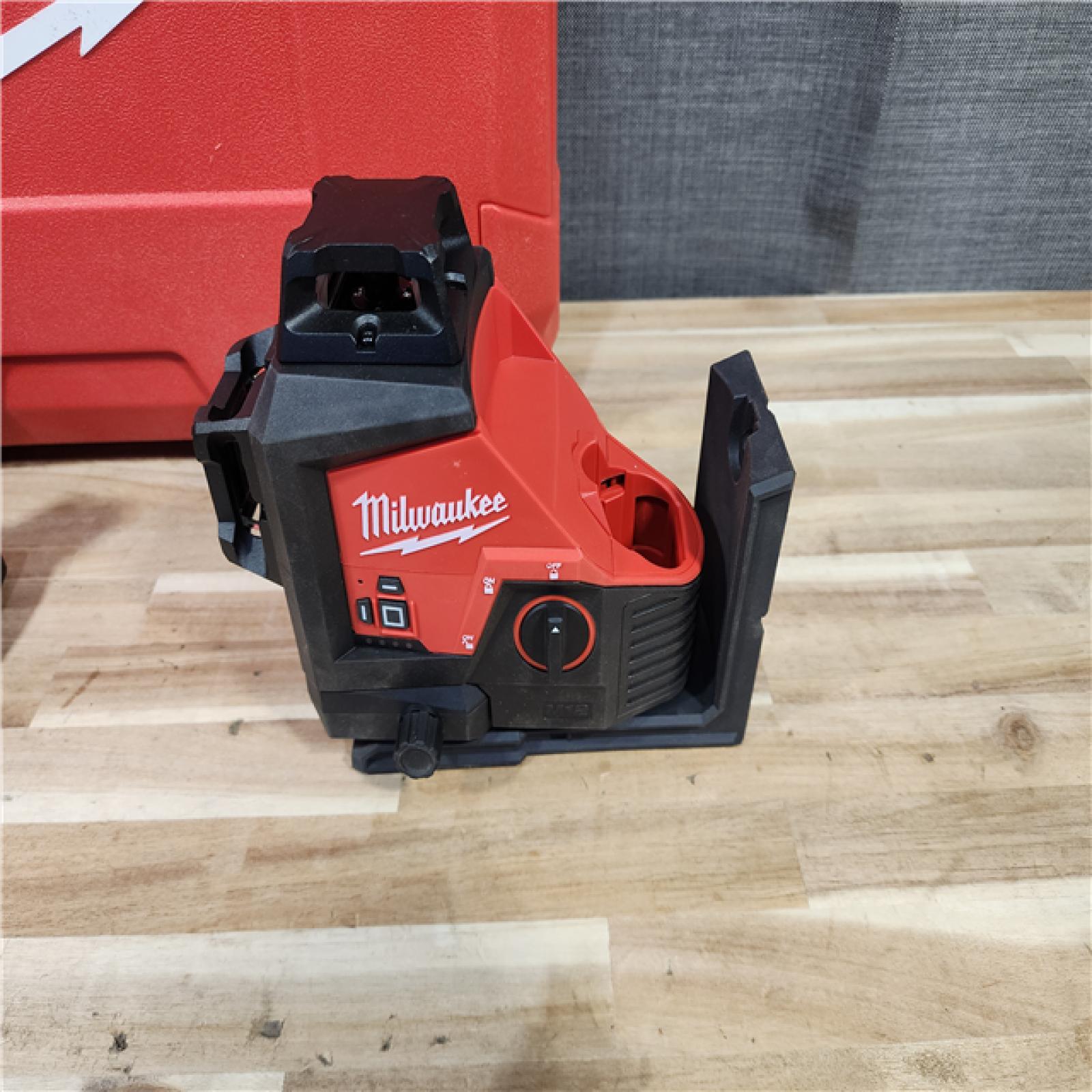 HOUSTON LOCATION - AS-IS (APPEARS LIKE NEW) Milwaukee  12-Volt Lithium-Ion Cordless Green 250 ft. 3-Plane Laser Level Kit