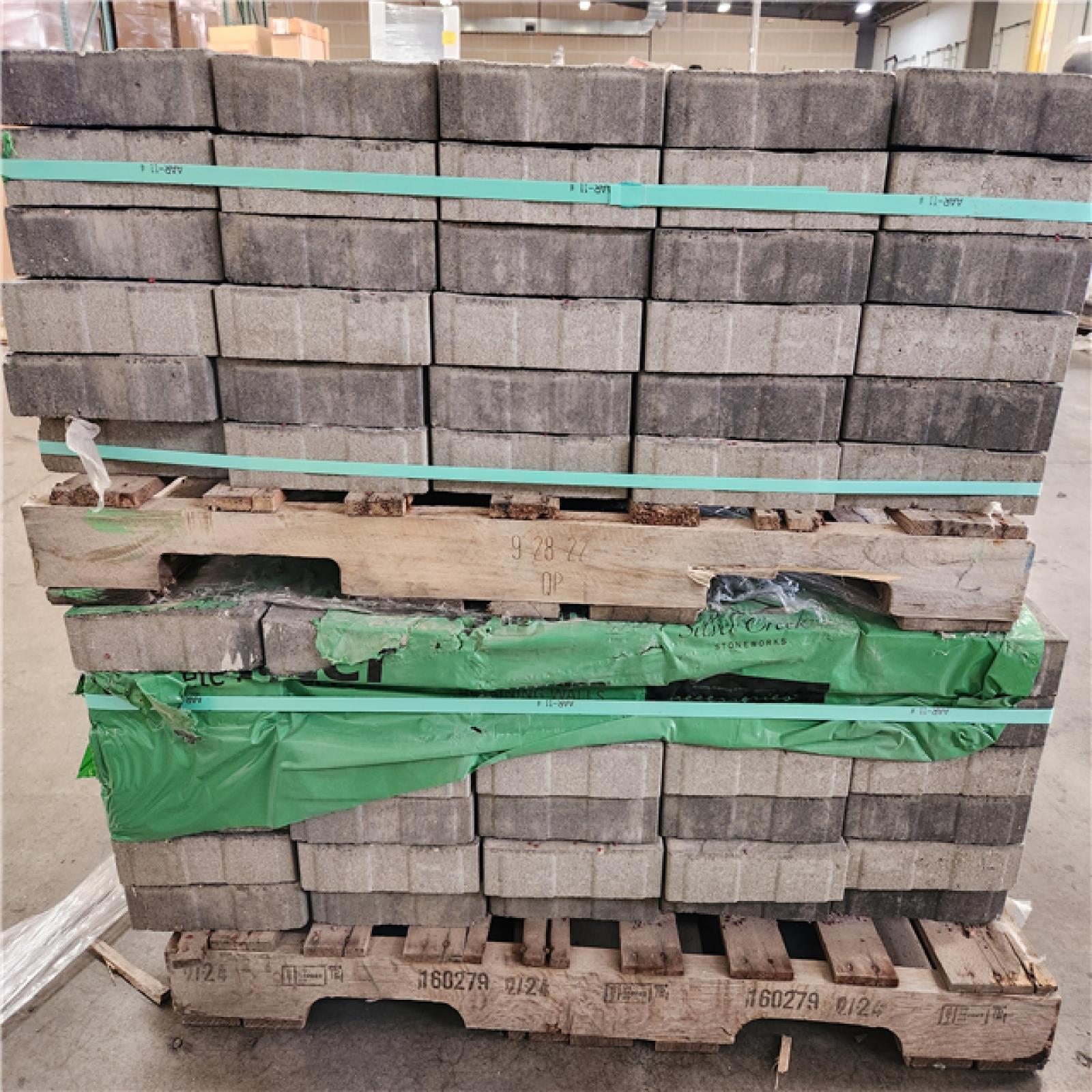 Phoenix NEW interlock Tahoe 14.75in.x 9.875 in.x 2.375 in. Rectangle Cascade Face Mix Concrete Paver Pallet (228-pieces/141 sq. sf./Pallet)