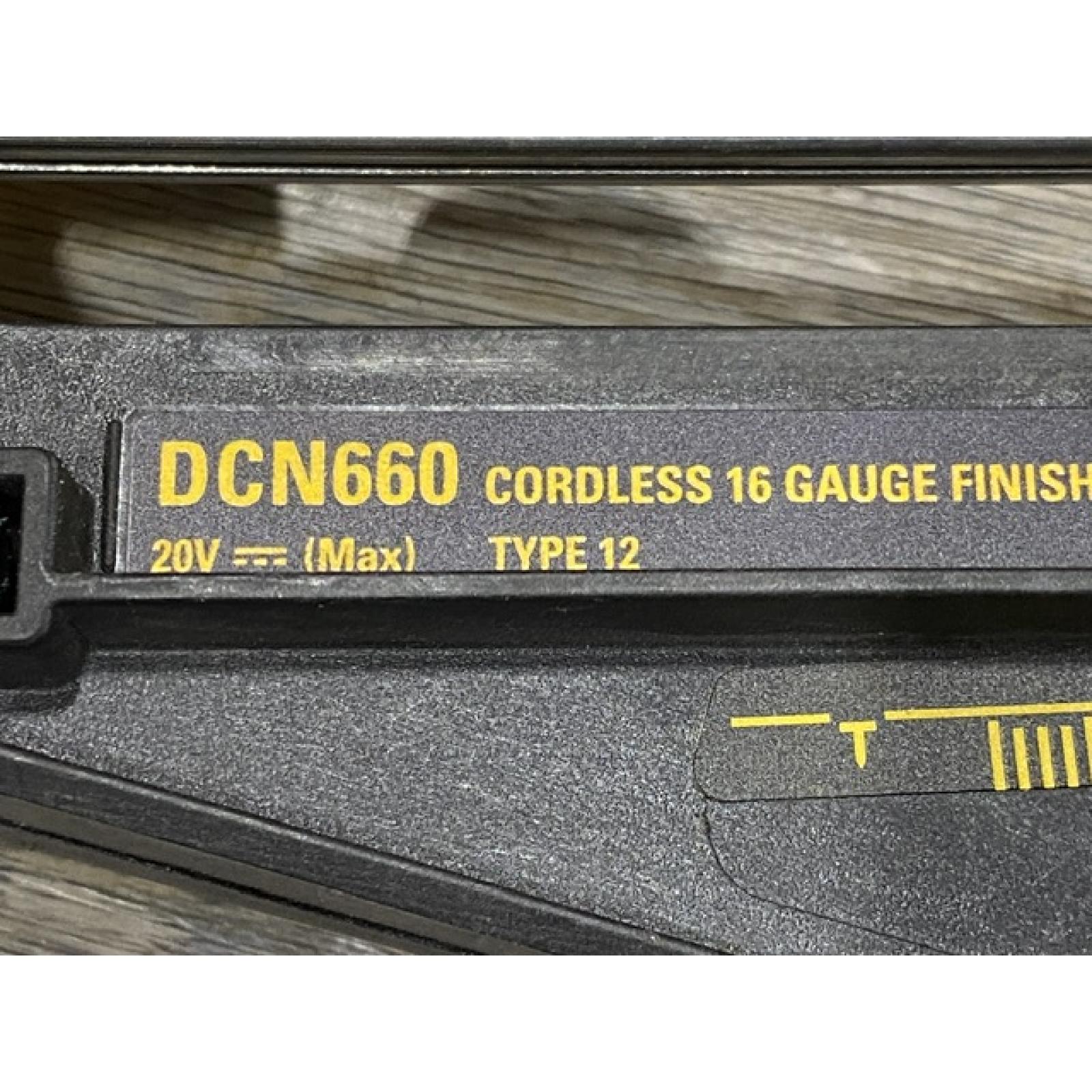 AS-IS DEWALT 20V MAX XR 16-Gauge Electric Cordless Angled Finishing Nailer Kit