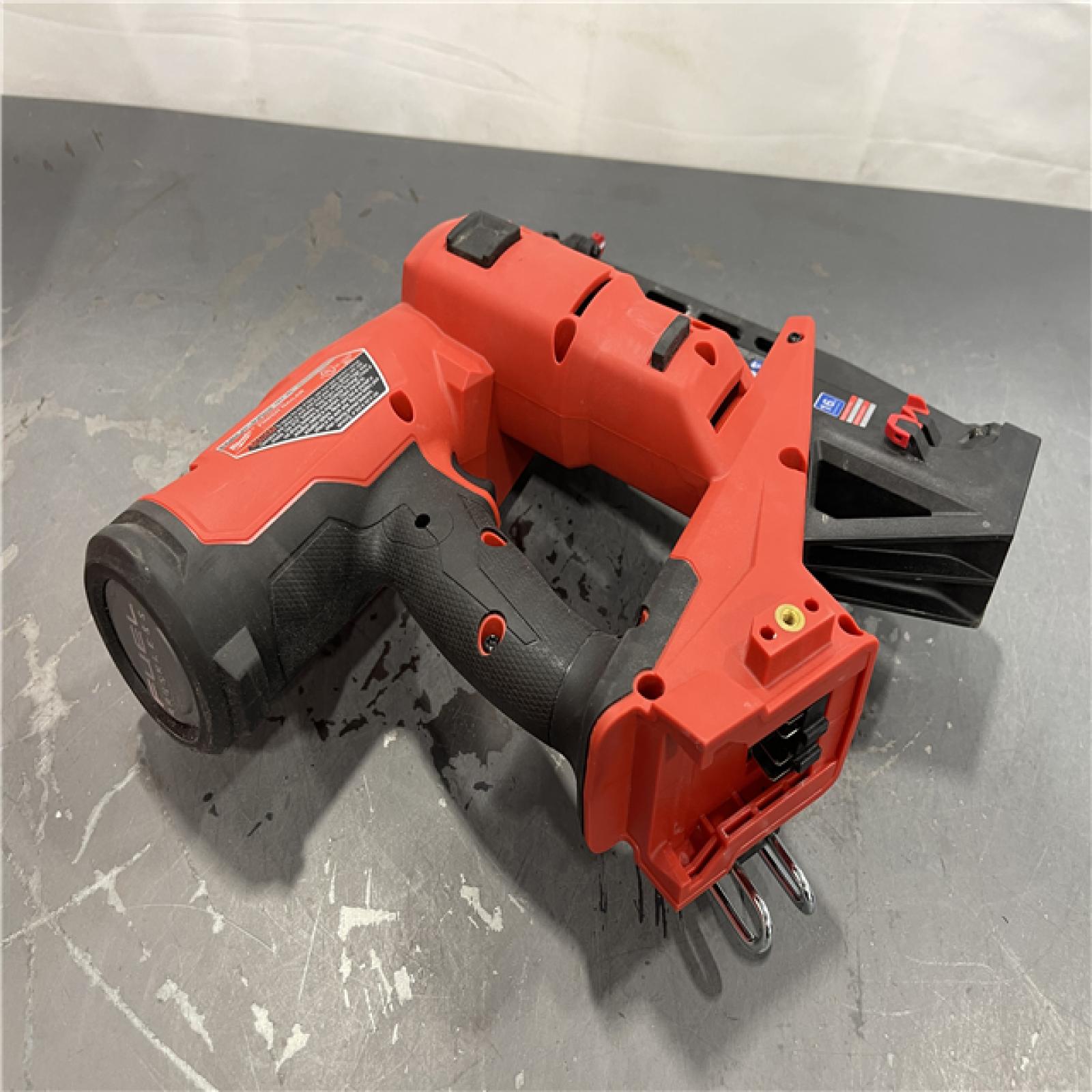 AS-IS - MILWAUKEE M18 FUEL 18-Volt Lithium-Ion Brushless Cordless Gen ll 16-Gauge Straight Finish Nailer