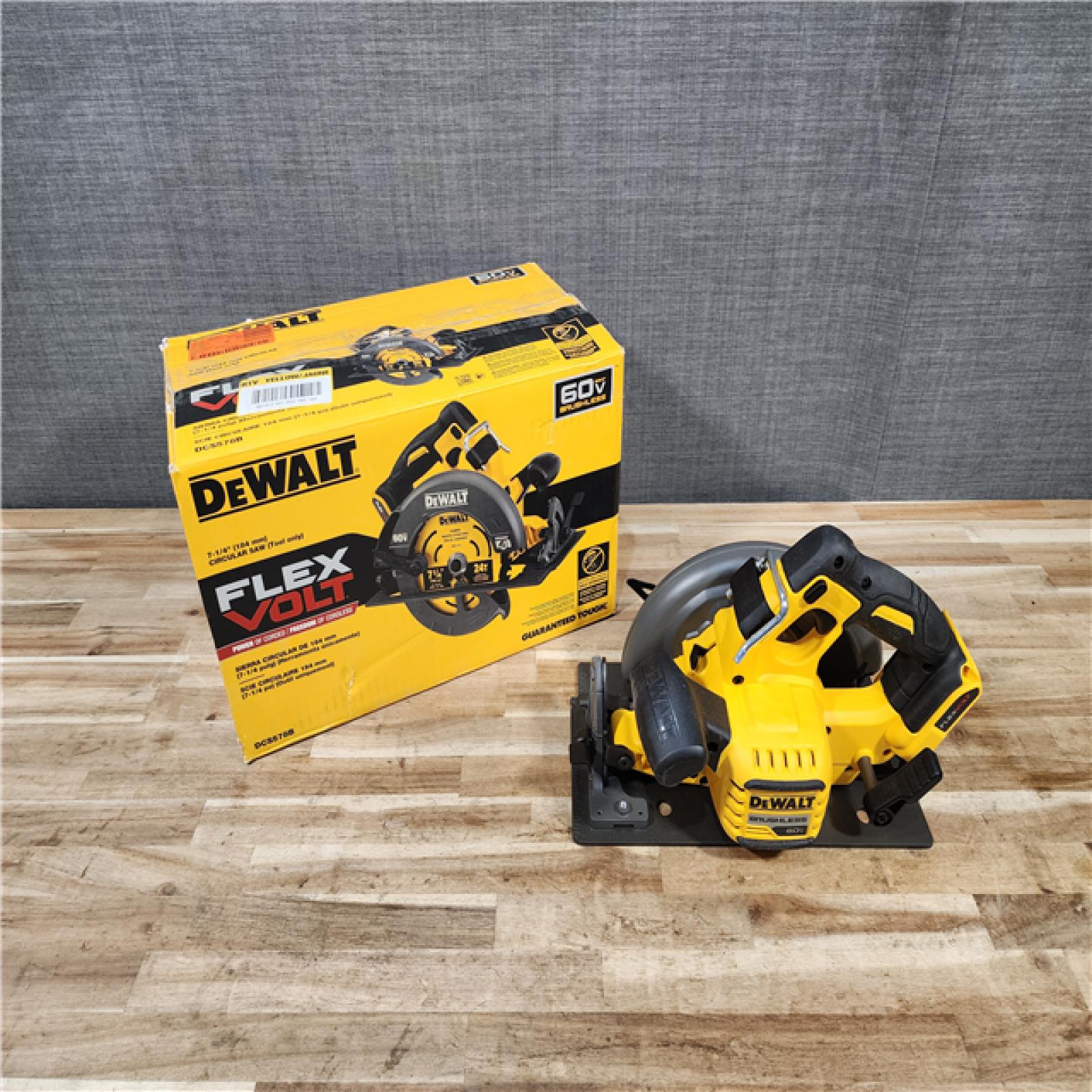 HOUSTON LOCATION - AS-IS (APPEARS LIKE NEW) DEWALT FLEXVOLT 60V MAX Cordless Brushless 7-1/4 in. Circular Saw with Brake (Tool Only)