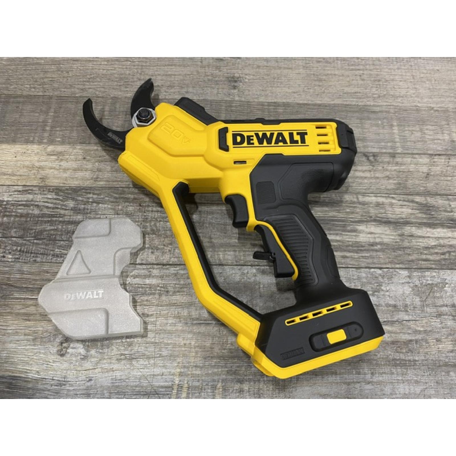 AS-IS DEWALT 20V MAX Cordless Battery Powered Pruner Kit