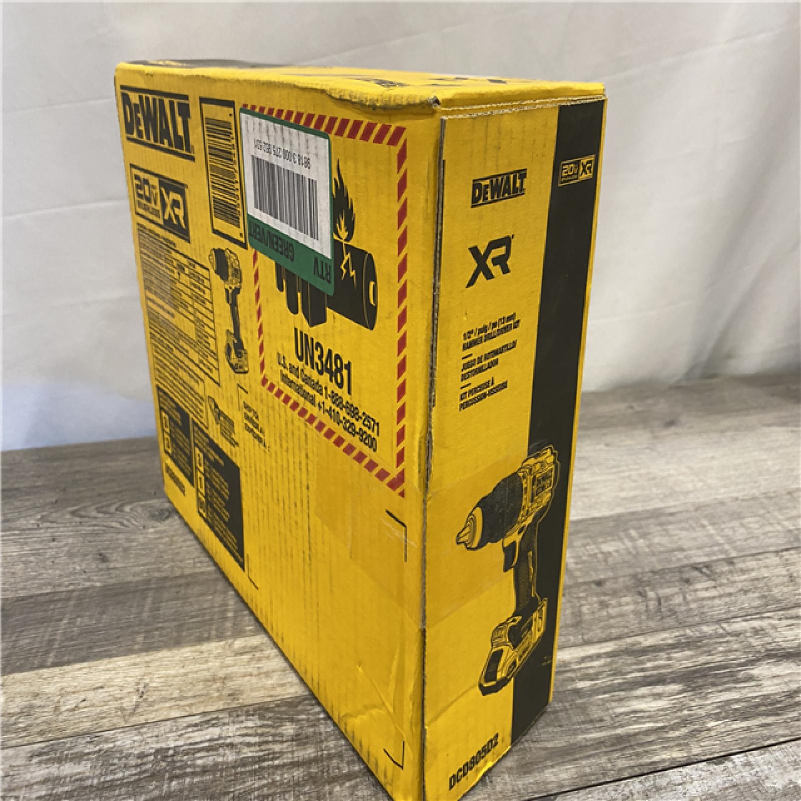 NEW - DEWALT 20V MAX* XR Brushless Cordless 1/2 in. Hammer Drill/Driver Kit