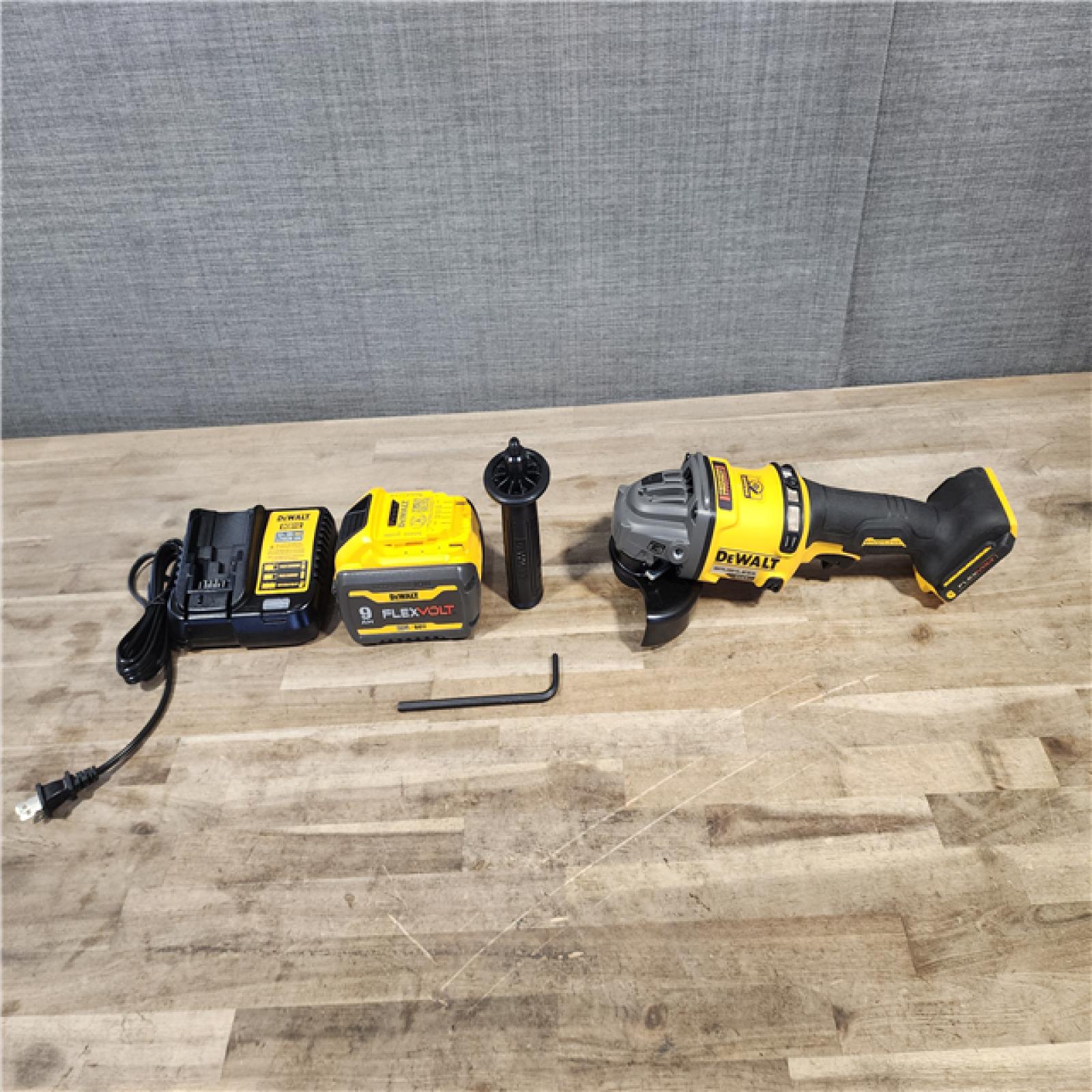 HOUSTON LOCATION - AS-IS DeWalt FLEXVOLT 60V Cordless 4-1/2 to 6 in. Grinder Kit (Battery & Charger)