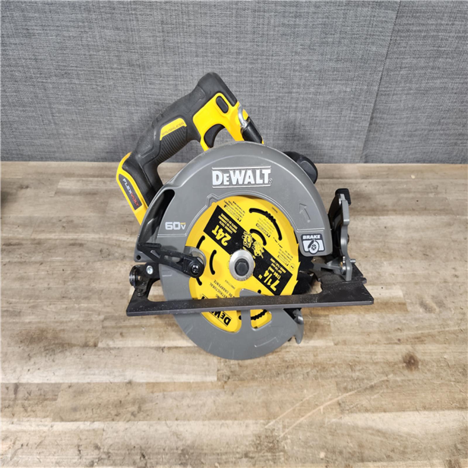 HOUSTON LOCATION - AS-IS DEWALT FLEXVOLT 60V MAX Cordless Brushless 7-1/4 in. Circular Saw with Brake (Tool Only)