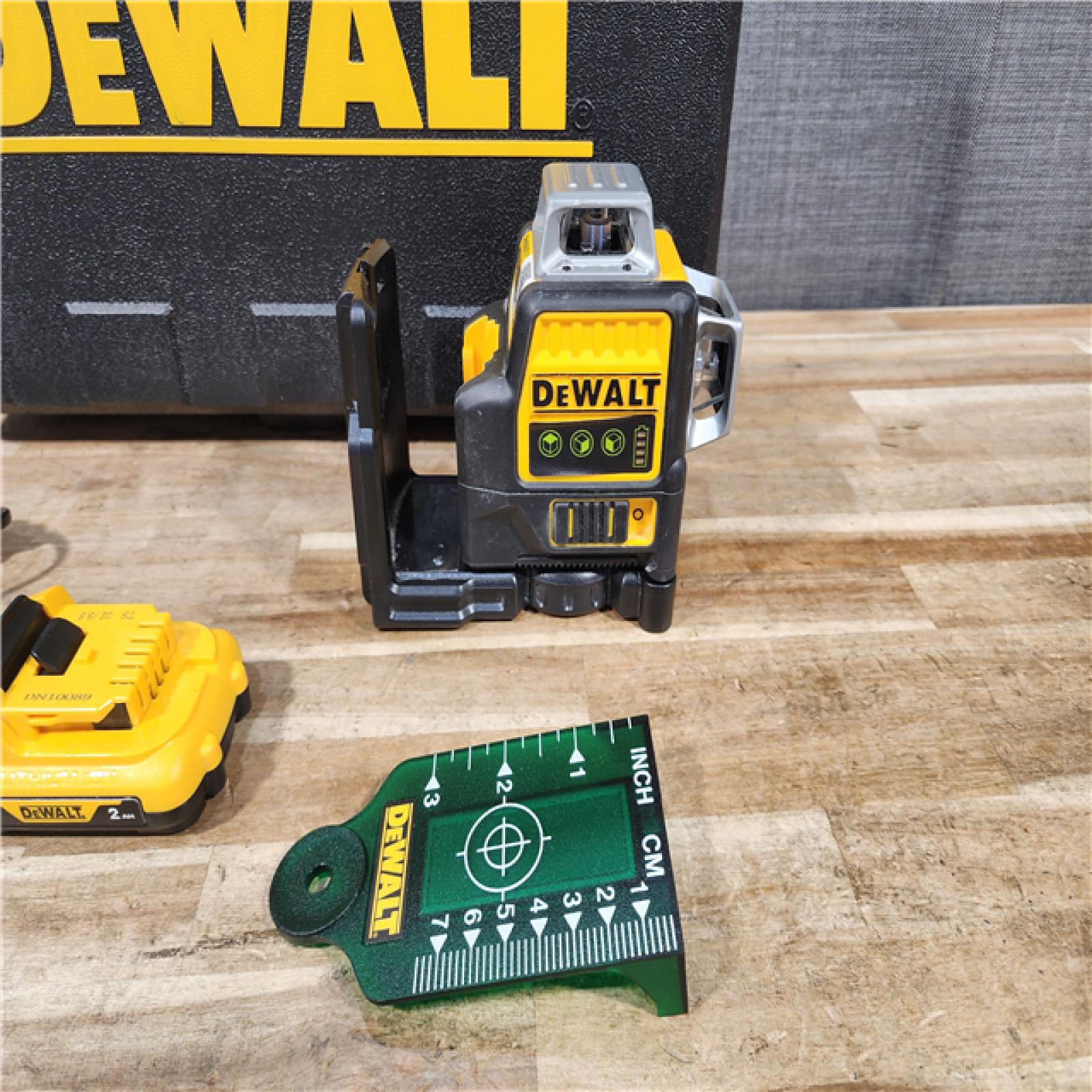 HOUSTON LOCATION - AS - IS DEWALT 12V MAX Lithium-Ion 100 ft. Green Self-Leveling 3-Beam 360 Degree Laser Level Kit