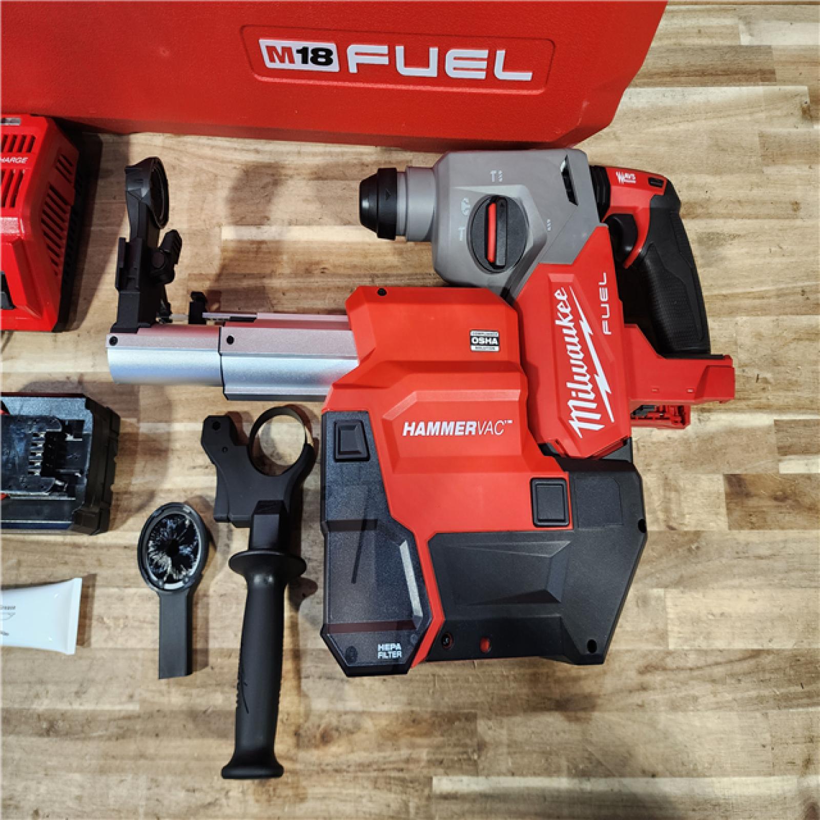 HOUSTON LOCATION - AS-IS (APPEARS LIKE NEW) Milwaukee 18V M18 FUEL Lithium-Ion Brushless Cordless SDS-Plus Rotary Hammer Kit with Dust Extractor 6.0 Ah