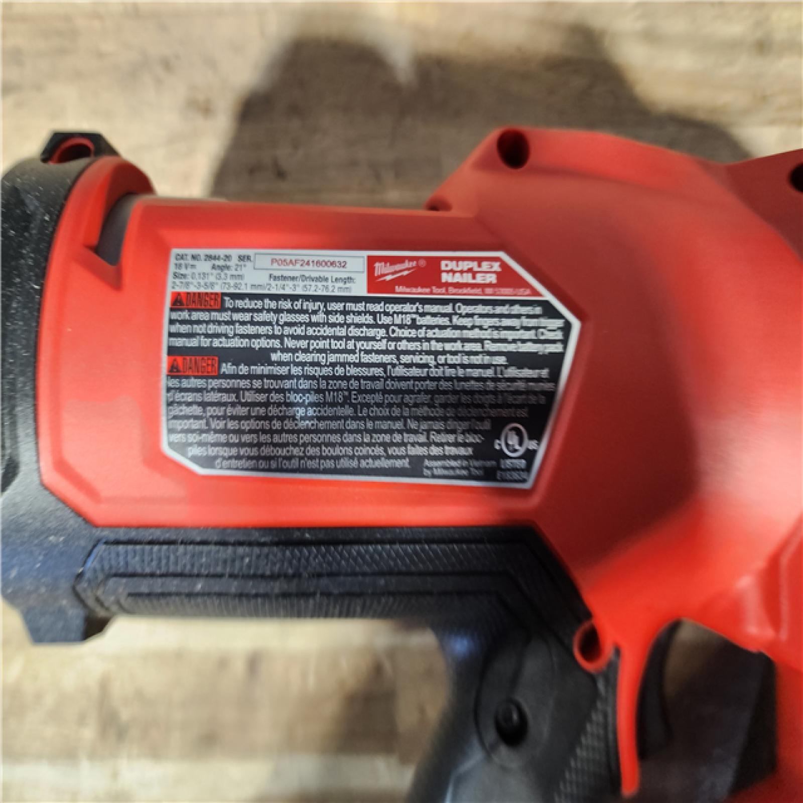 HOUSTON LOCATION - AS - IS Milwaukee FUEL 18-Volt Brushless Lithium-Ion Cordless 21-Degree Duplex Nailer