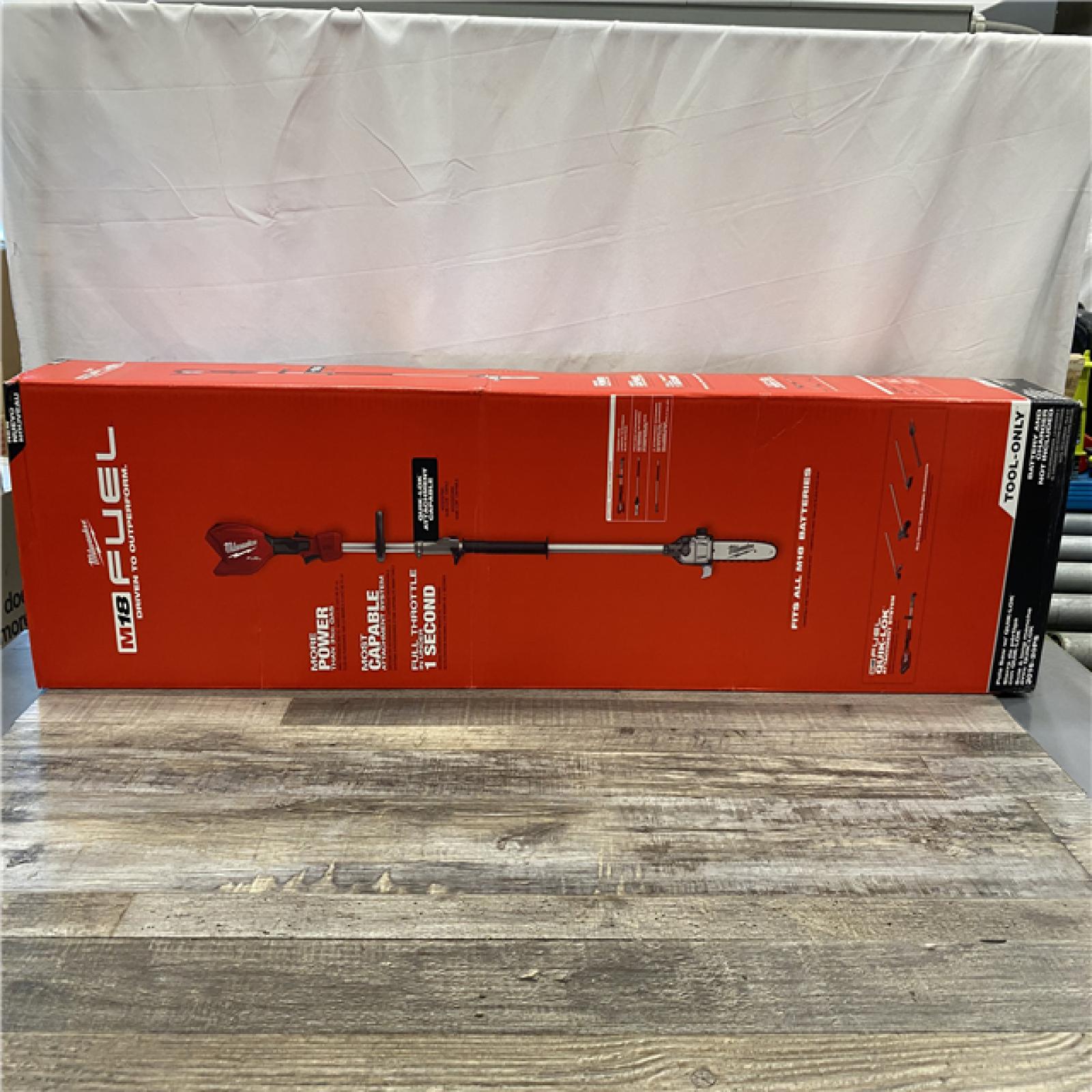 NEW - Milwaukee FUEL 18V 10 in. Brushless Cordless Battery Powered Pole Saw with QUIK-LOK Attachment Capability (Tool-Only)