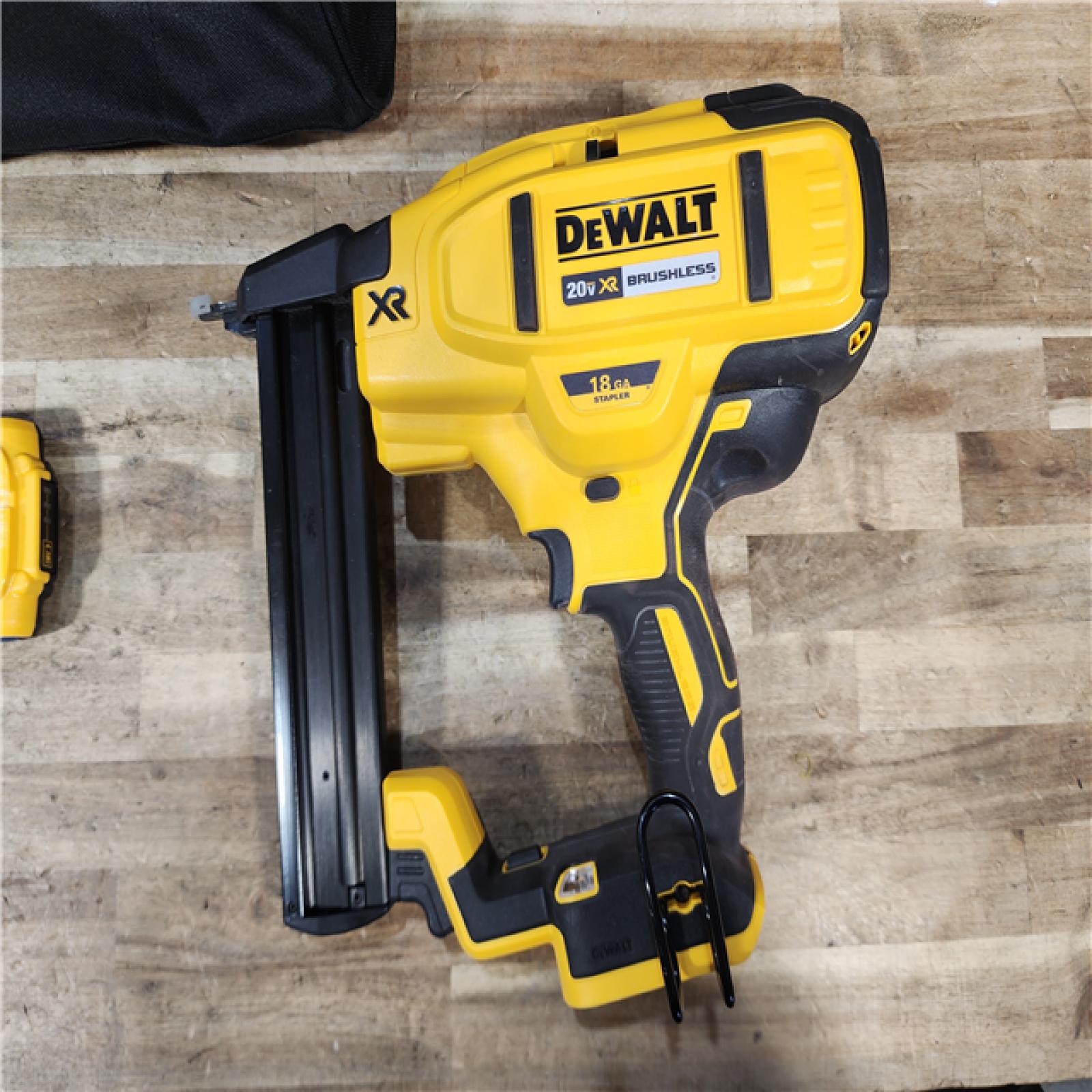 HOUSTON LOCATION - AS - IS DEWALT 20V MAX XR Lithium-Ion Cordless 18-Gauge Narrow Crown Stapler Kit