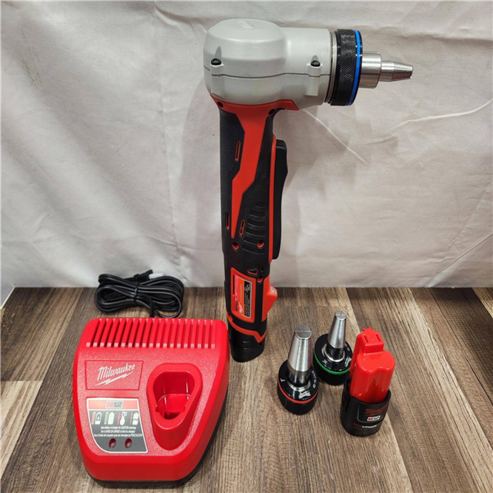AS-IS- Milwaukee M12 12V Lithium-Ion Cordless PEX Expansion Tool Kit with (2) 1.5 Ah Batteries  (3) Expansion Heads and Hard Case