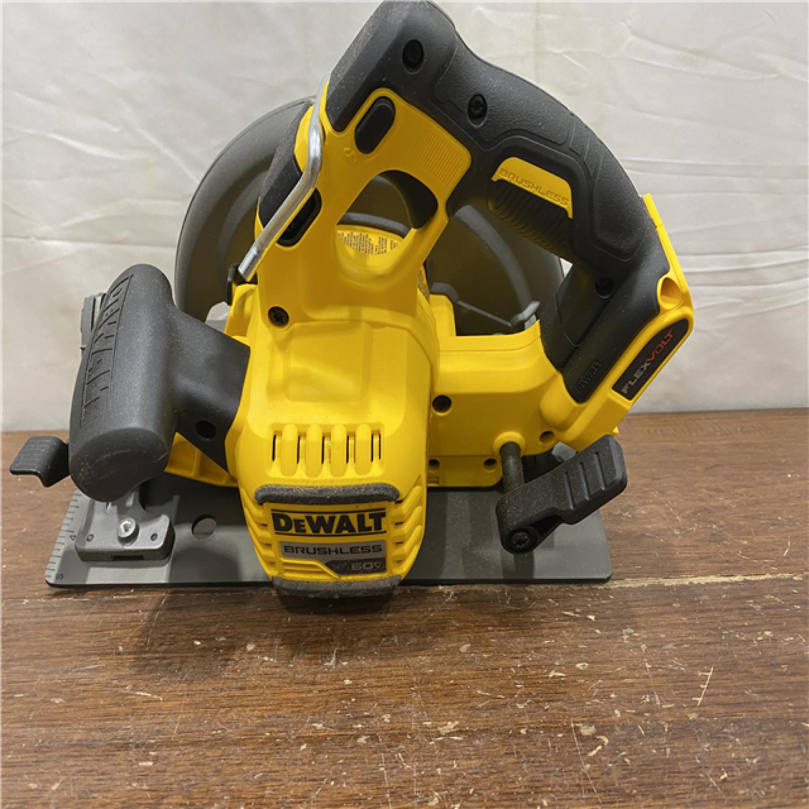 AS-IS DeWALT Flexvolt Max 7-1/4  60V Brushless Circular Saw DCS578B