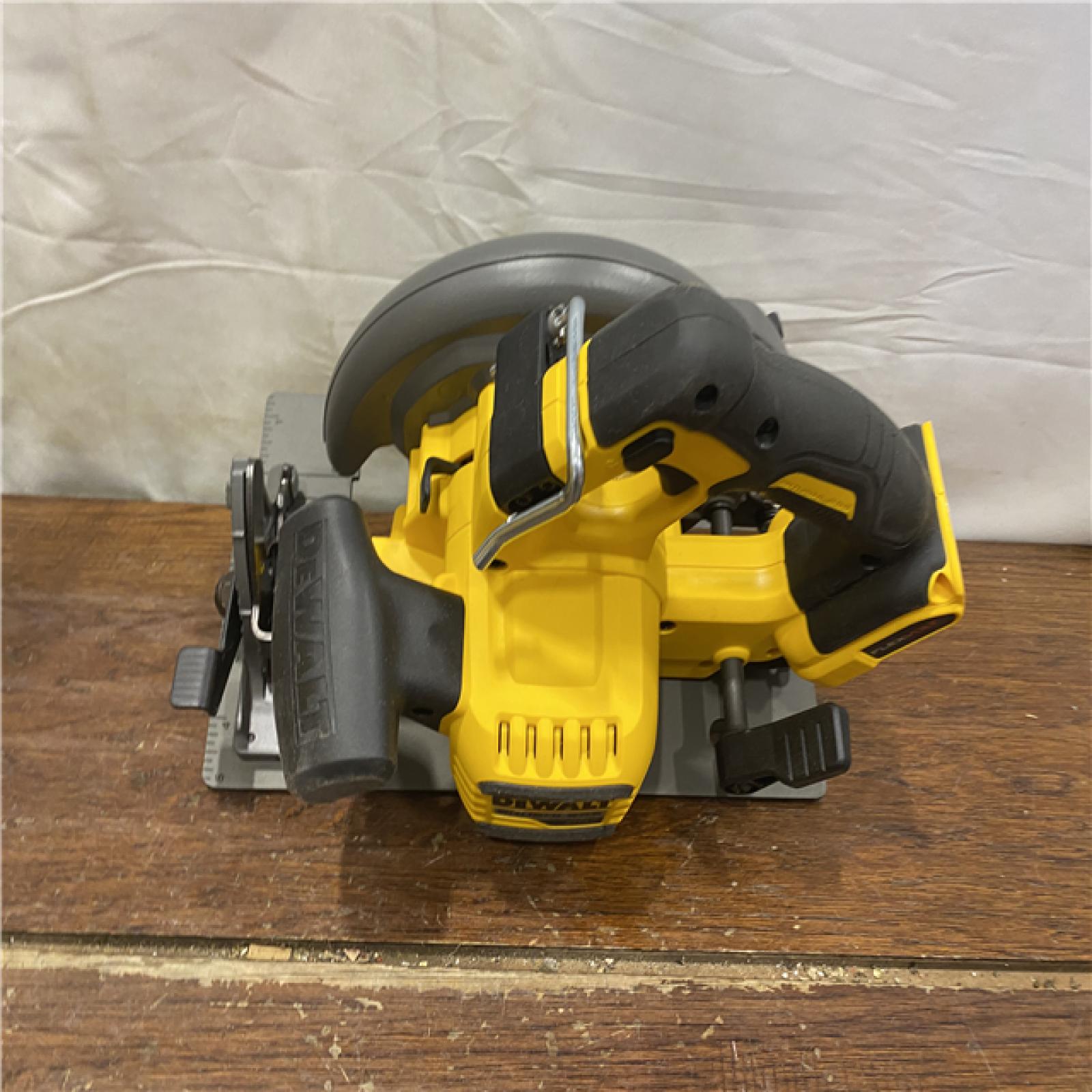 AS-IS DeWALT Flexvolt Max 7-1/4  60V Brushless Circular Saw DCS578B