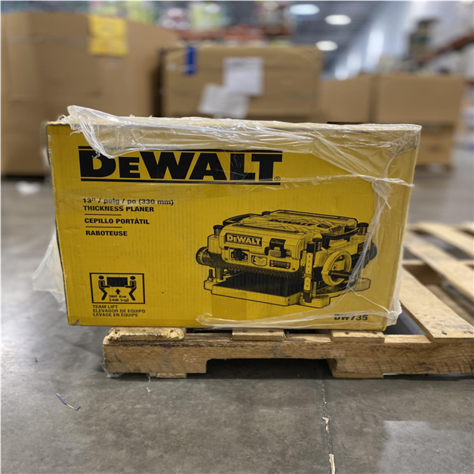 NEW- DEWALT 15 Amp Corded 13 in. Planer