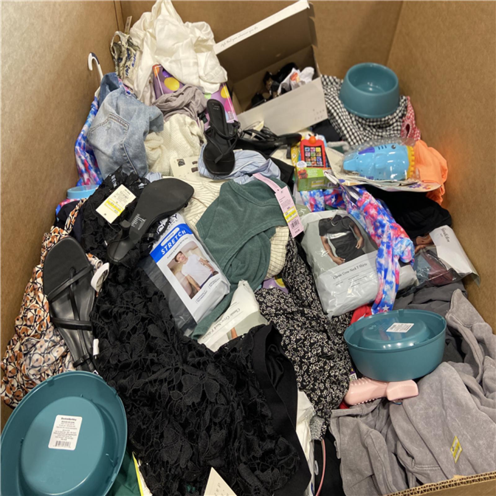 DALLAS LOCATION - BULLSEYE CLOTHING, HOME GOODS PALLET