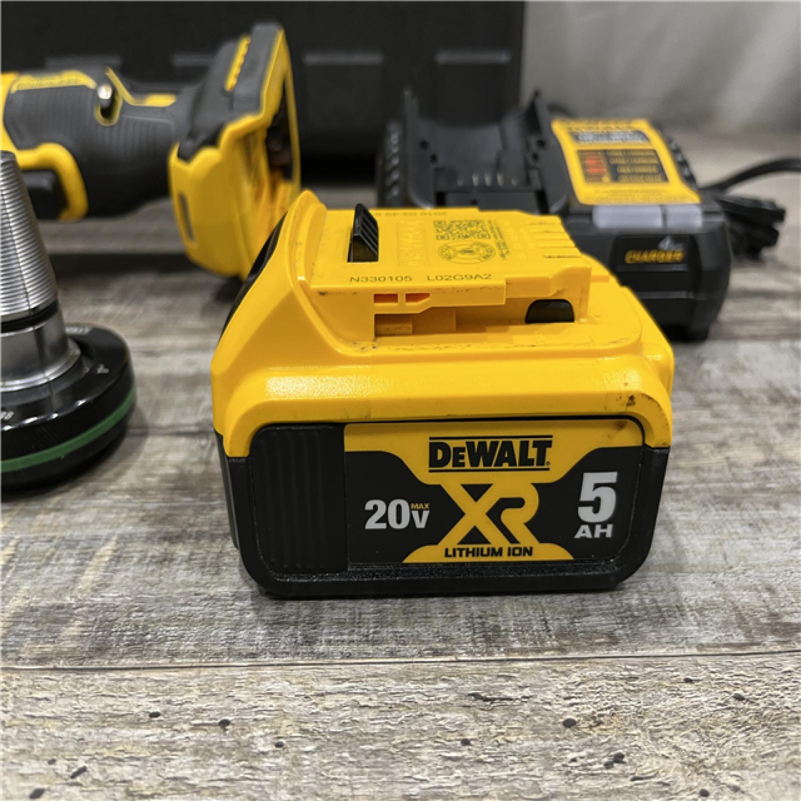 GOOD - DEWALT 20-Volt MAX XR 1-1/2 in. PEX Expander Kit