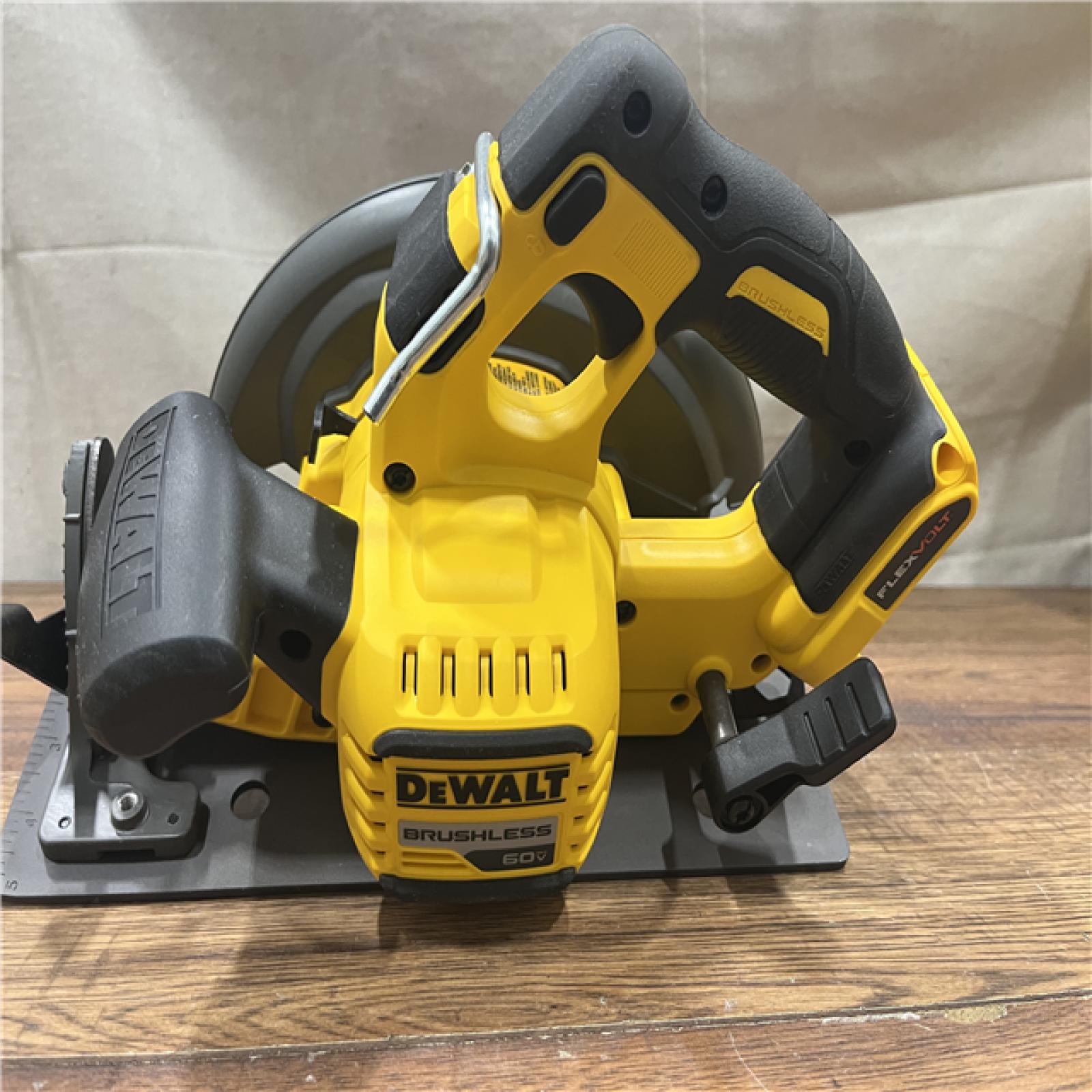 AS-IS DeWALT Flexvolt Max 7-1/4  60V Brushless Circular Saw DCS578B
