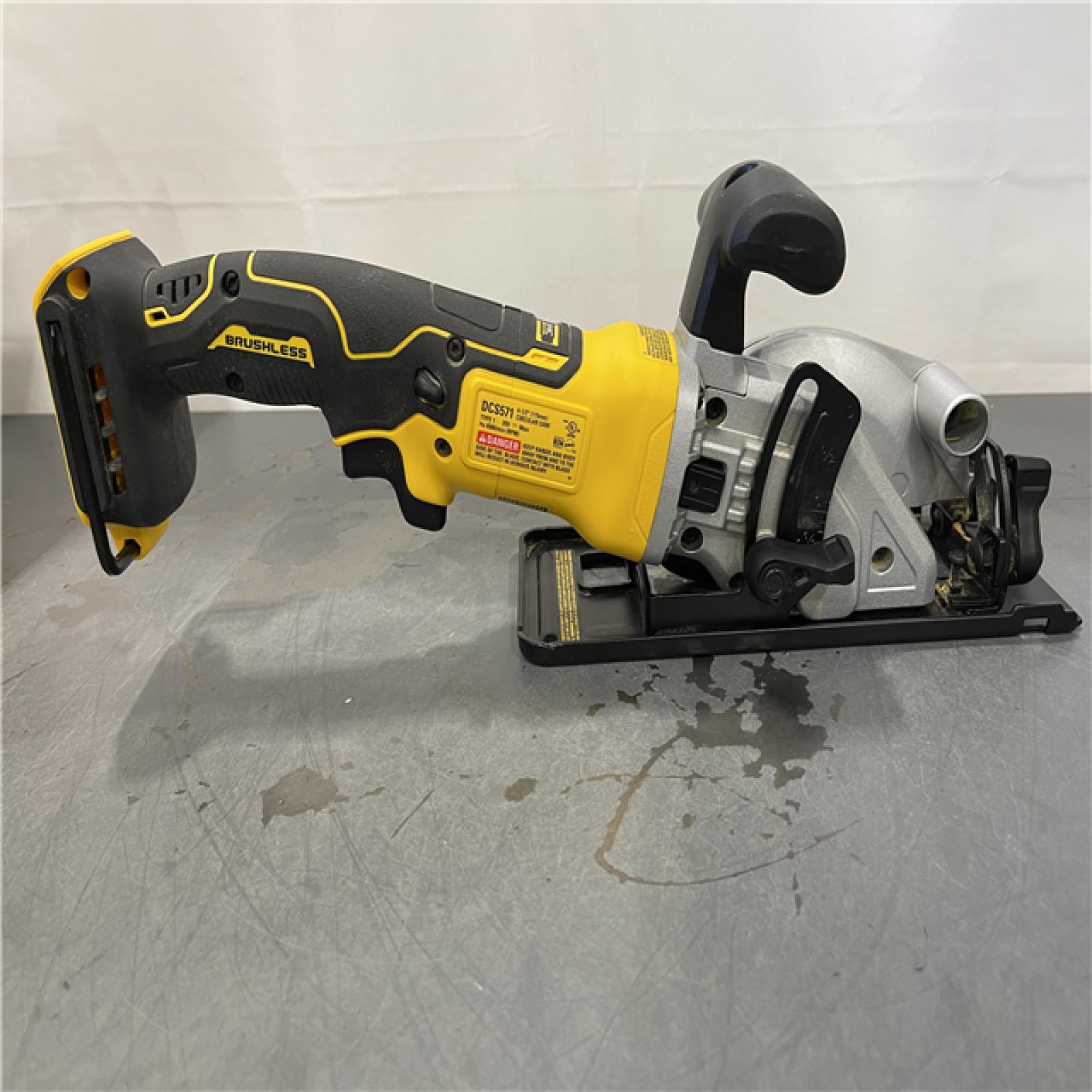 AS-IS - DEWALT ATOMIC 20V MAX Cordless Brushless 4-1/2 in. Circular Saw