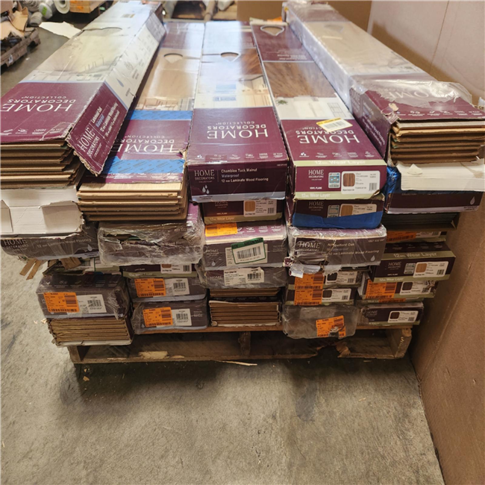 Phoenix Mixed Pallet of Home Decorators Vinyl Flooring Pallet of 34