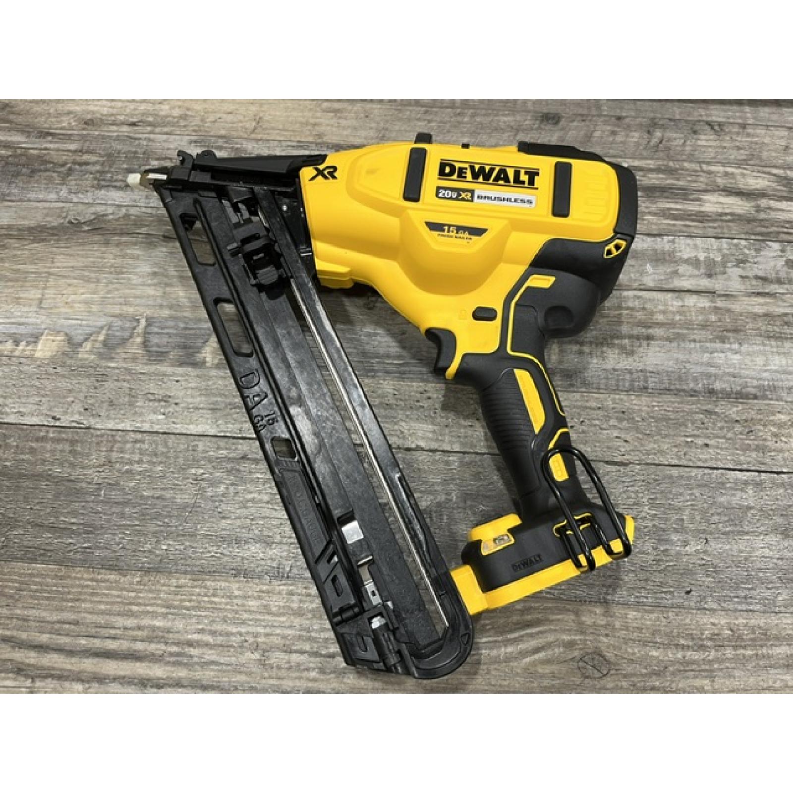 AS-IS DEWALT 20V MAX XR Lithium-Ion Cordless 2-1/2 in. 15-Gauge Finish Nailer Kit