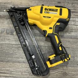 AS-IS DEWALT 20V MAX XR Lithium-Ion Cordless 2-1/2 in. 15-Gauge Finish Nailer Kit