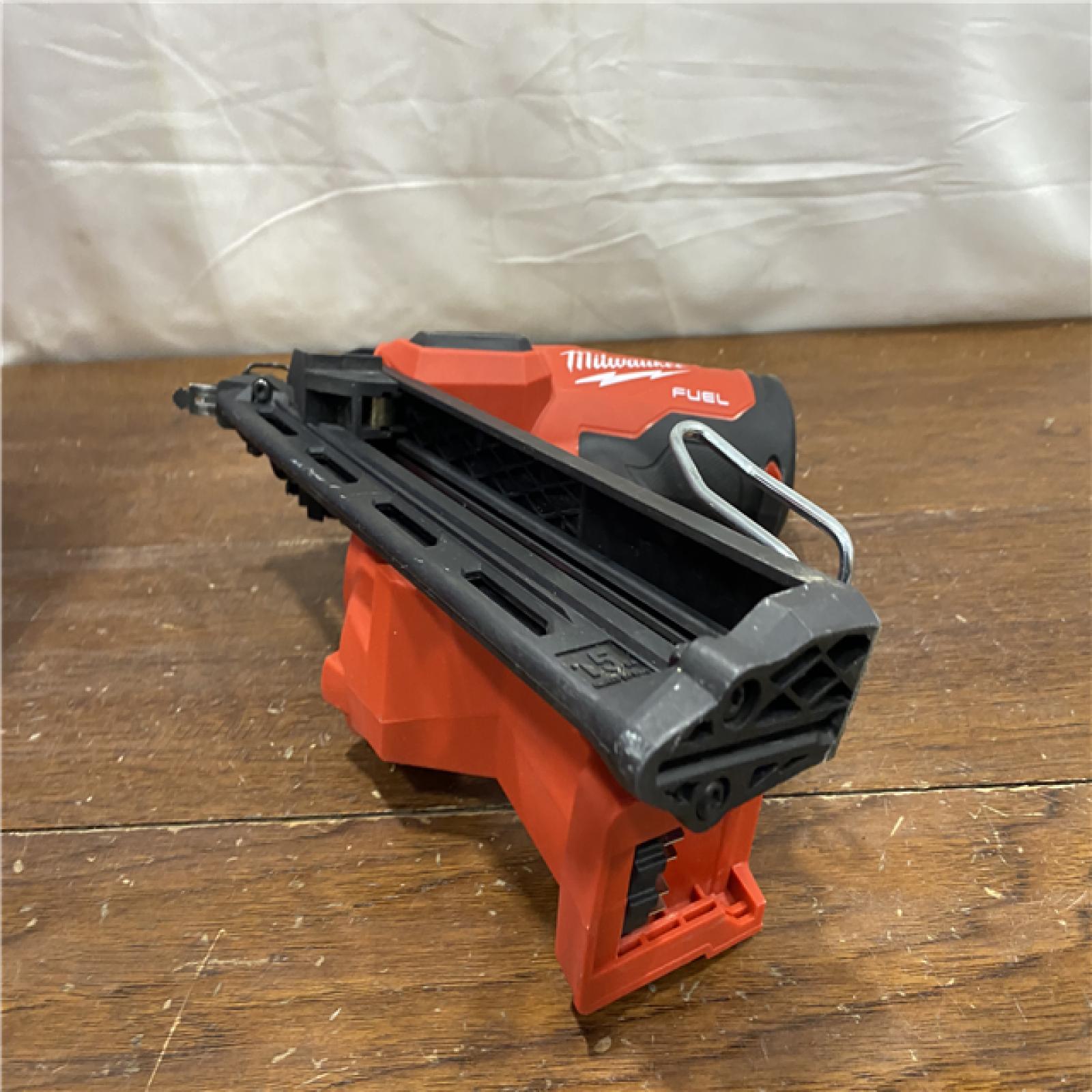 AS-ISMilwaukee 2839-20 M18 FUEL 15 Ga. 18 Volt Brushless Angled Finish Nailer